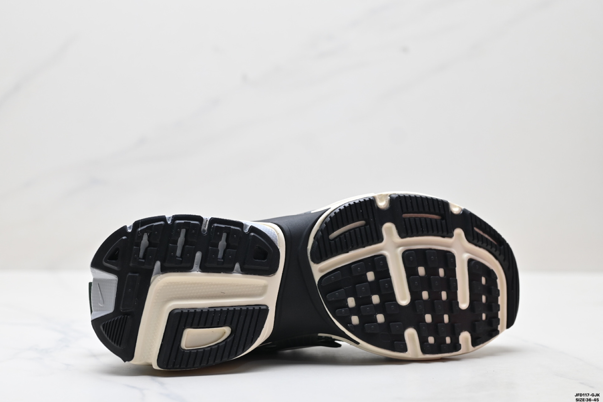💰190
公司级✅耐克NIKE V2K RUN跑步鞋复古风潮 网面透气运动鞋 灰银紧致的鞋面材质提供良好的包裹性鞋侧 Swoosh以及鞋头部分搭配增添不少亮点的镀铬细节鞋垫上印有Bill Bowerman头像 将细节拉满中底饰有独特的做旧效果 最后搭载黑色外底凸显整双鞋的复古气质 
货号:FN6703-400
尺码:36-45
ID:JFD117-GJK