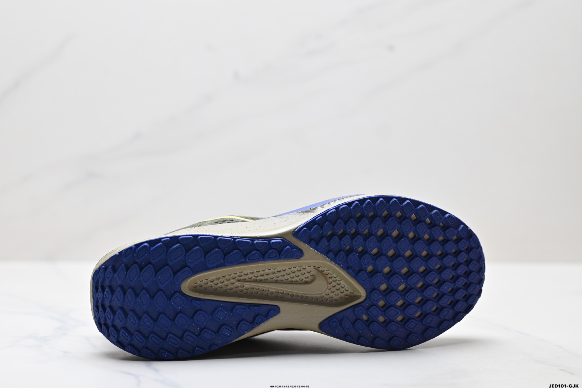 💰170
公司级✅Nike Quest 6极速6代网面透气 时尚休闲跑步鞋 
简约高科技设计采用多层材料 为双足带来凉爽感受和稳固体验时尚鞋面搭配中足包覆设计 
提供稳固贴合感 一层网眼布材质 在跑步期间为你带来轻盈透气性能 同时展现利落外观 加高叠层设计 为每一步带来柔软缓震性能 具备出色抓地力与耐穿着性 舒适感出众 
官方货号:HQ3223-325
尺码:40 40.5 41 42 42.5 43 44 45
ID:JED101-GJK