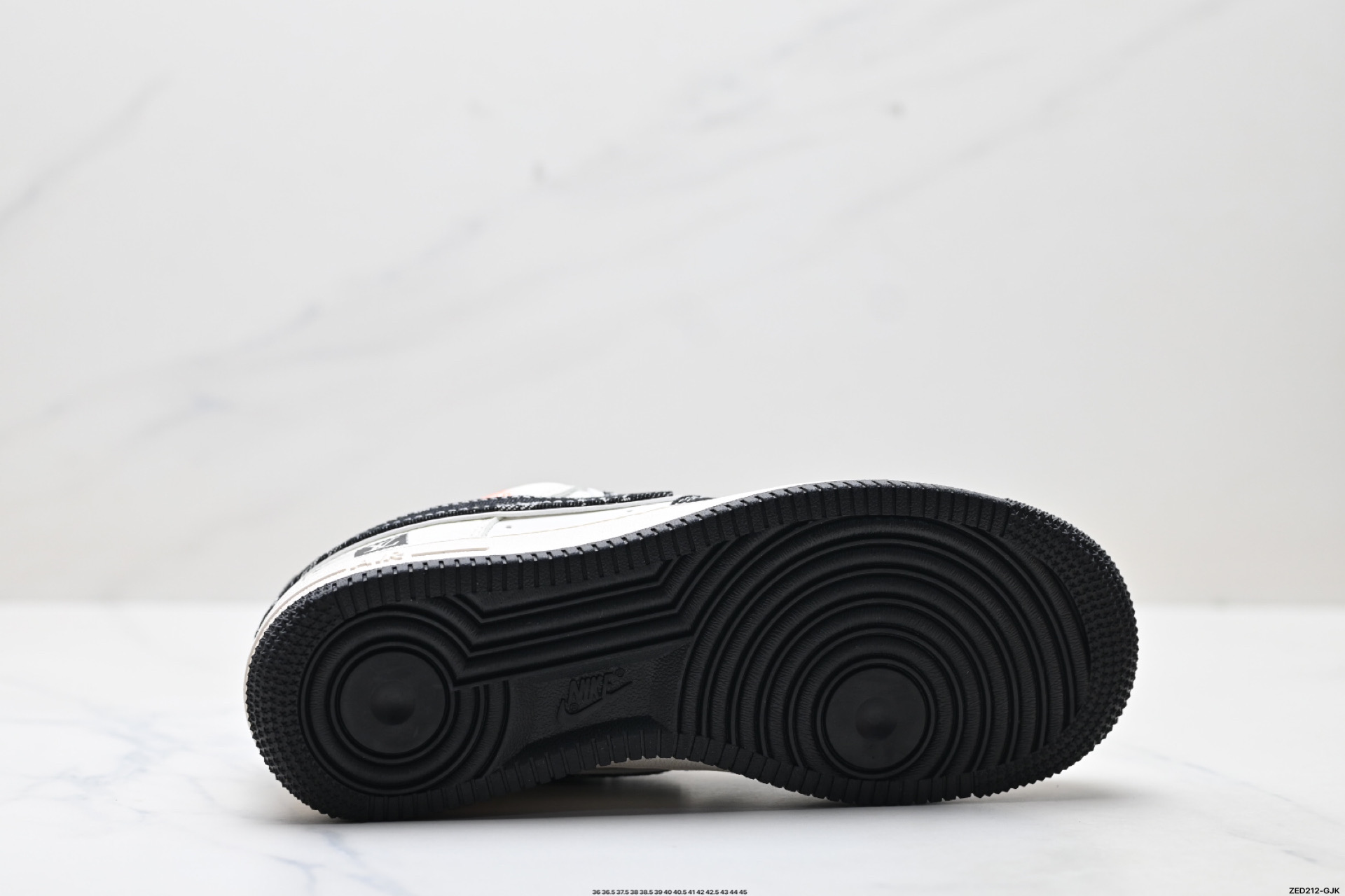 NIKE AIR FORCE 1‘07 LV8 YX5066-353