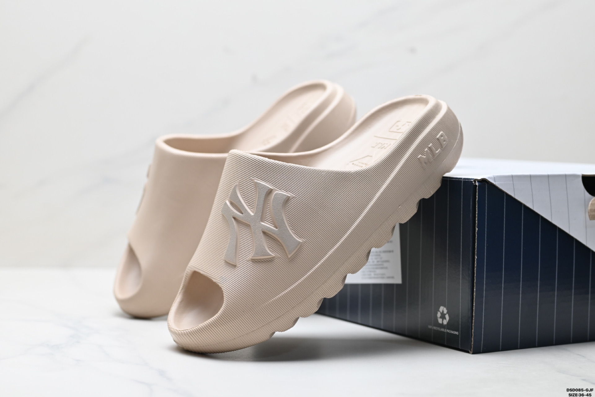 MLB 纽约洋基队 Skipper Slide 百搭舒适 防滑防磨一字拖鞋 3ALPS0153