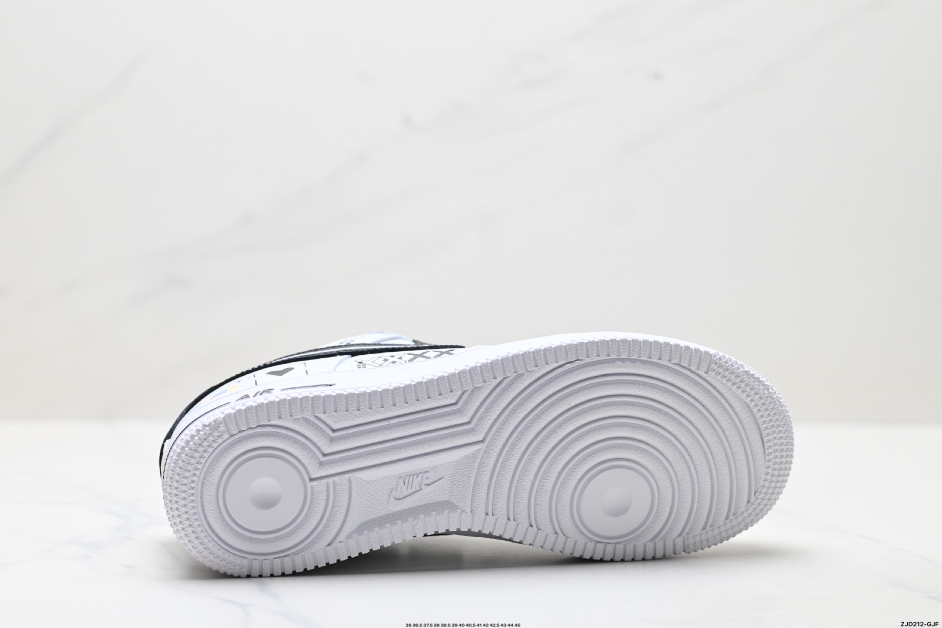 NIKE AIR FORCE 1‘07 CW2288-030