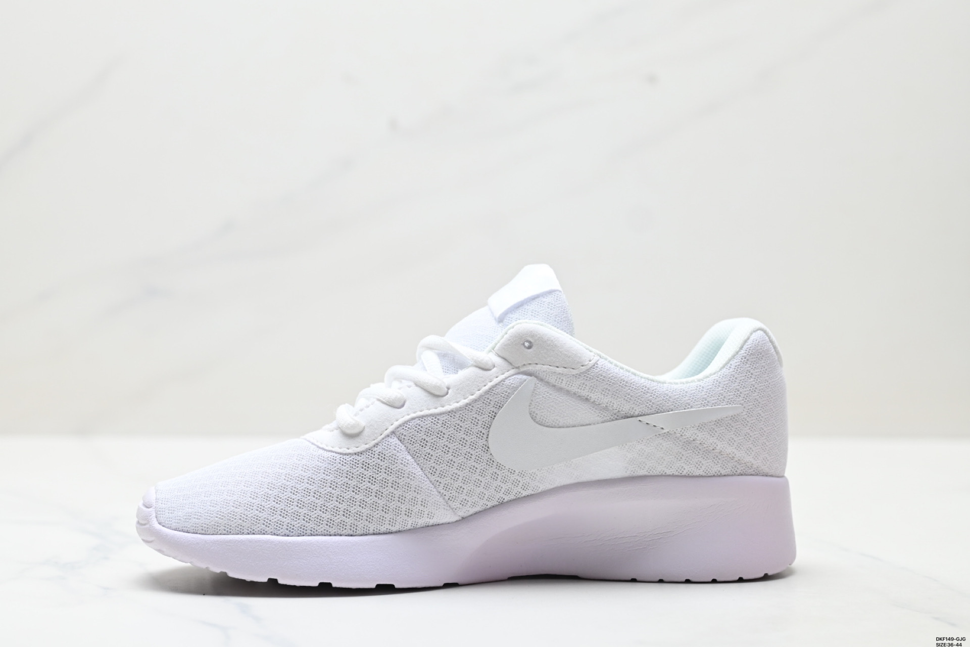 Nike Tanjun: Zapatillas Deportivas Ligeras y Cómodas para tu Día a Día 4 i1750004042620 9328 0 2