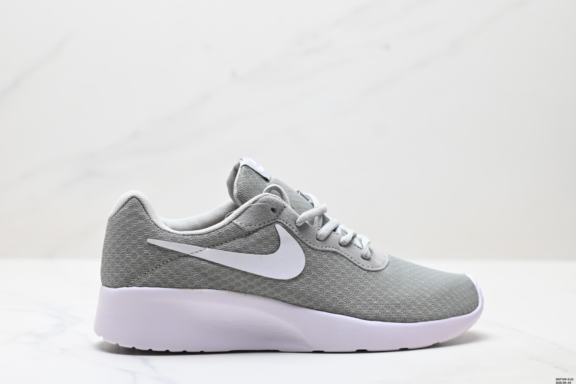 Nike Tanjun: Comodidad, Ligereza y Estilo Urbano en Cada Paso 7 i1750004123974 3088 0 0