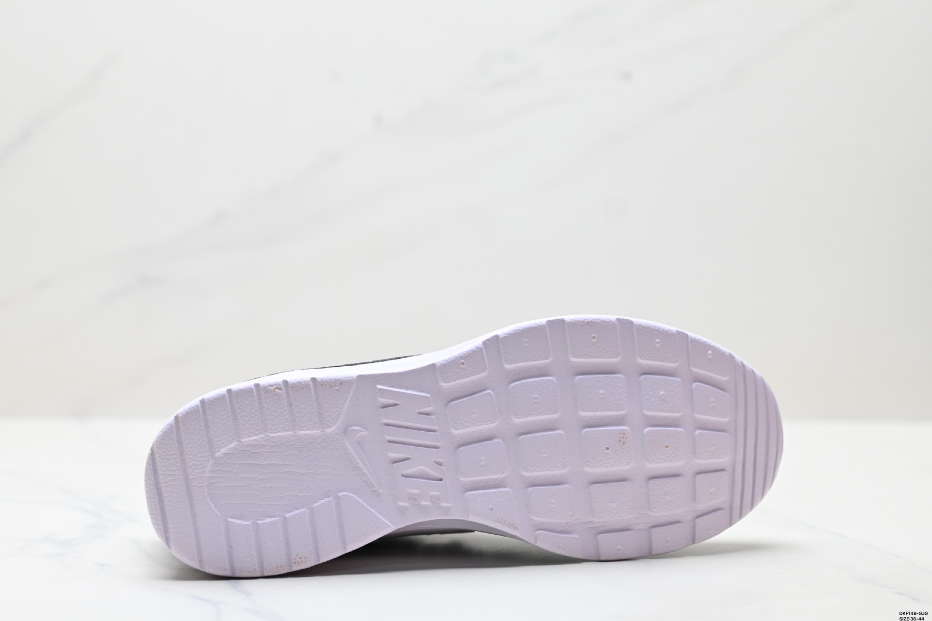 Nike Tanjun: Comodidad, Estilo y Rendimiento en Cada Paso (812654-011) 10 i1750004137576 8145 0 8