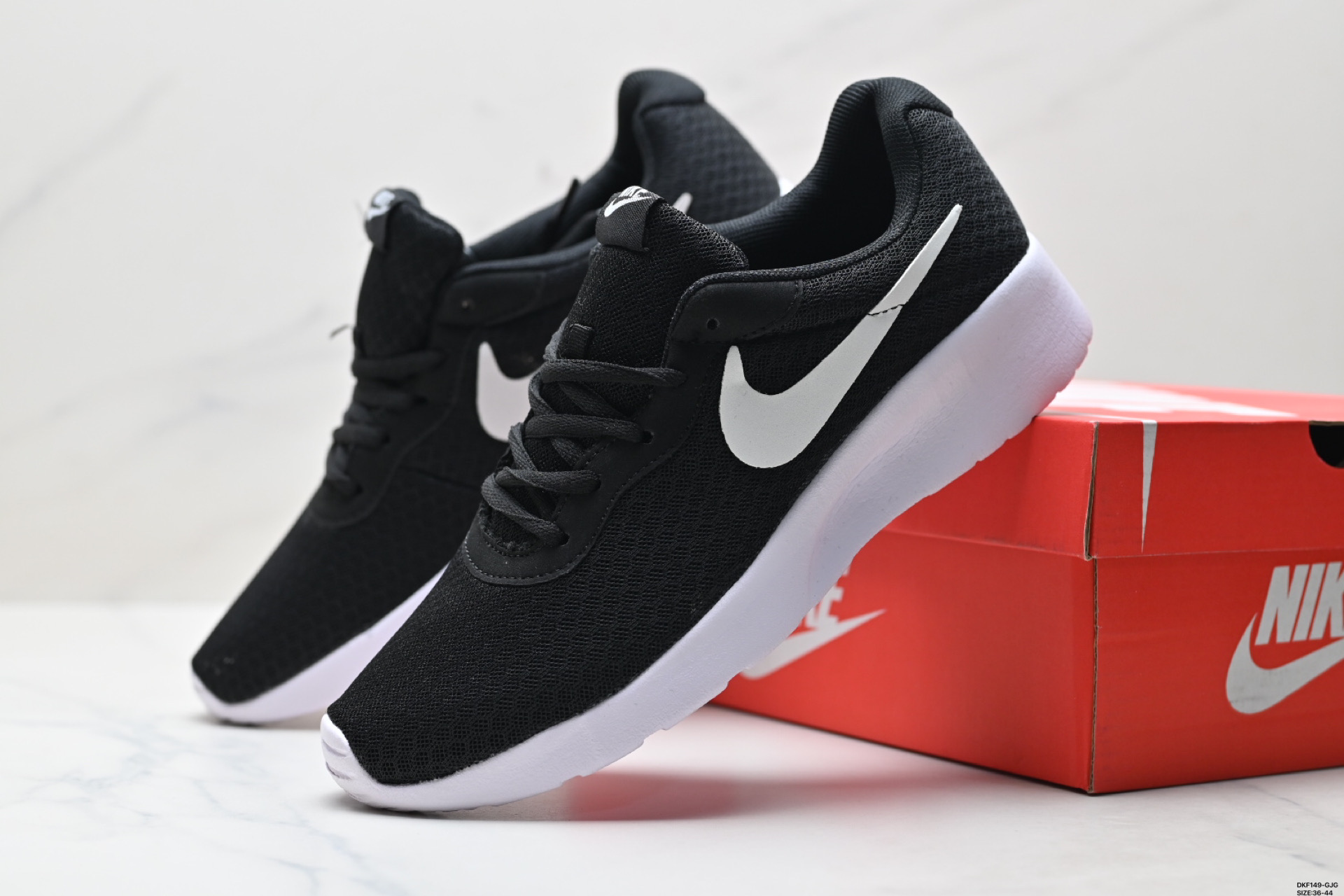 Nike Tanjun: Comodidad, Estilo y Rendimiento en Cada Paso (812654-011) 9 i1750004137577 2153 0 7