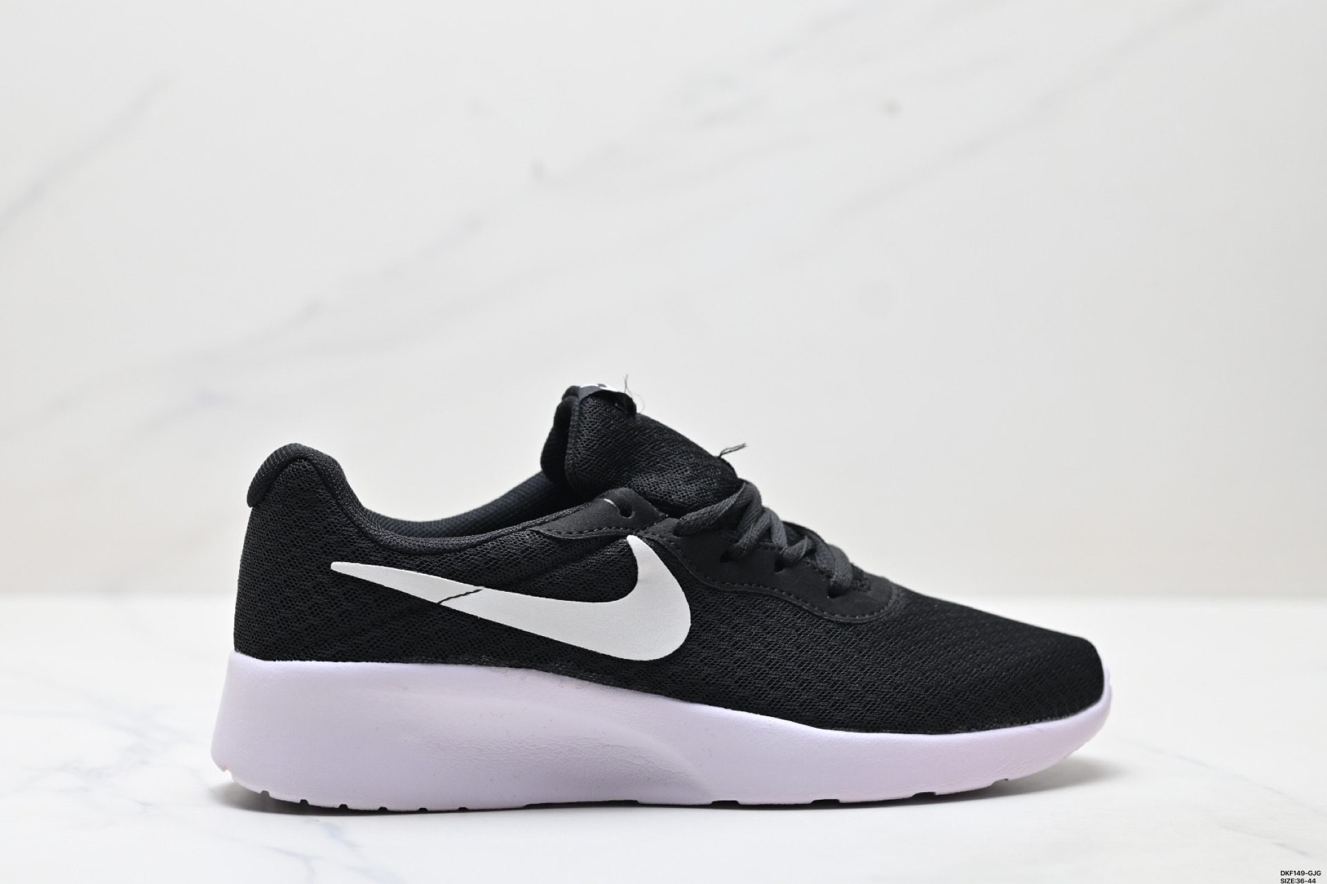 Nike Tanjun: Comodidad, Ligereza y Estilo Urbano en Cada Paso 8 i1750004138380 2188 0 0