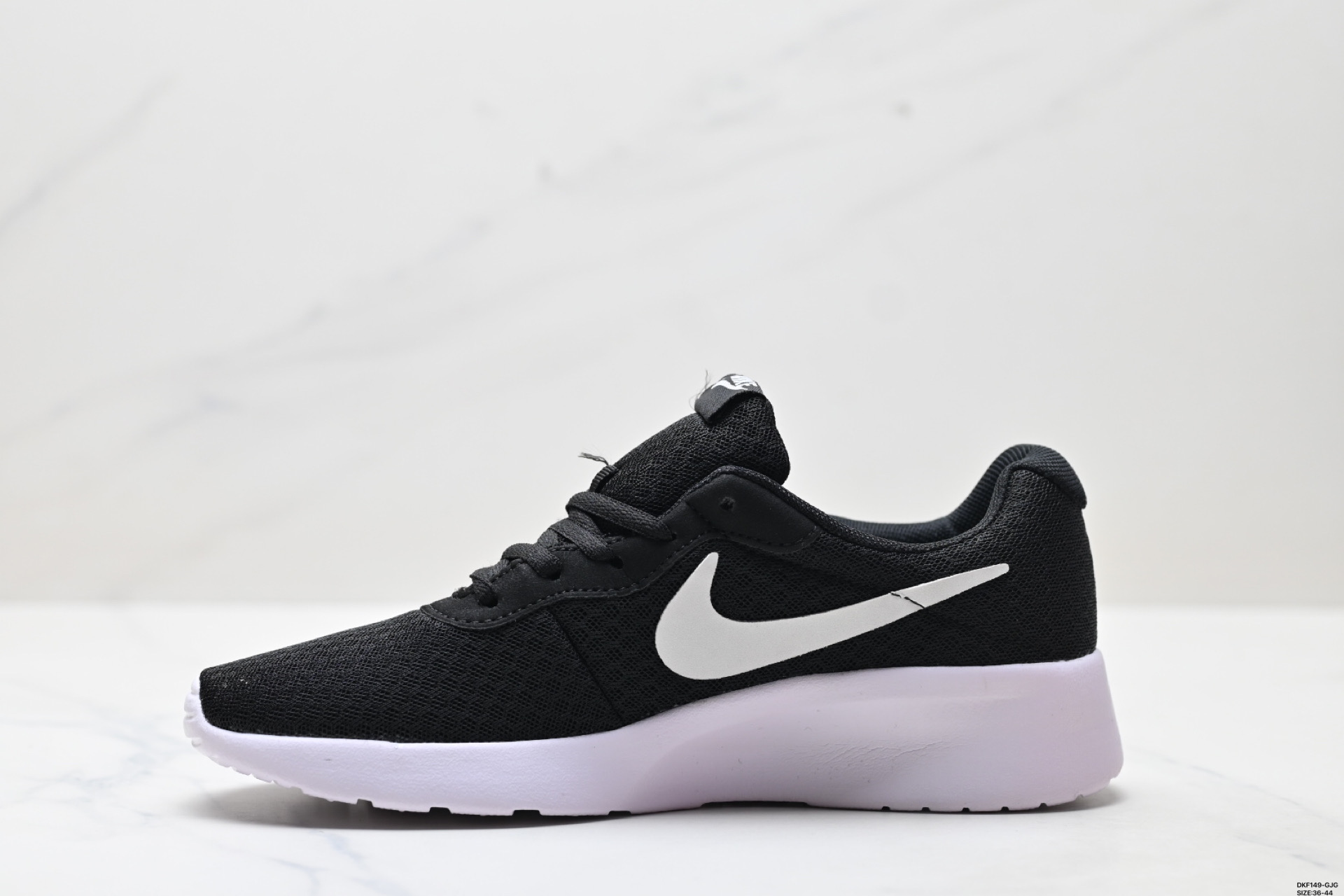 Nike Tanjun: Comodidad, Estilo y Rendimiento en Cada Paso (812654-011) 4 i1750004138381 9445 0 2
