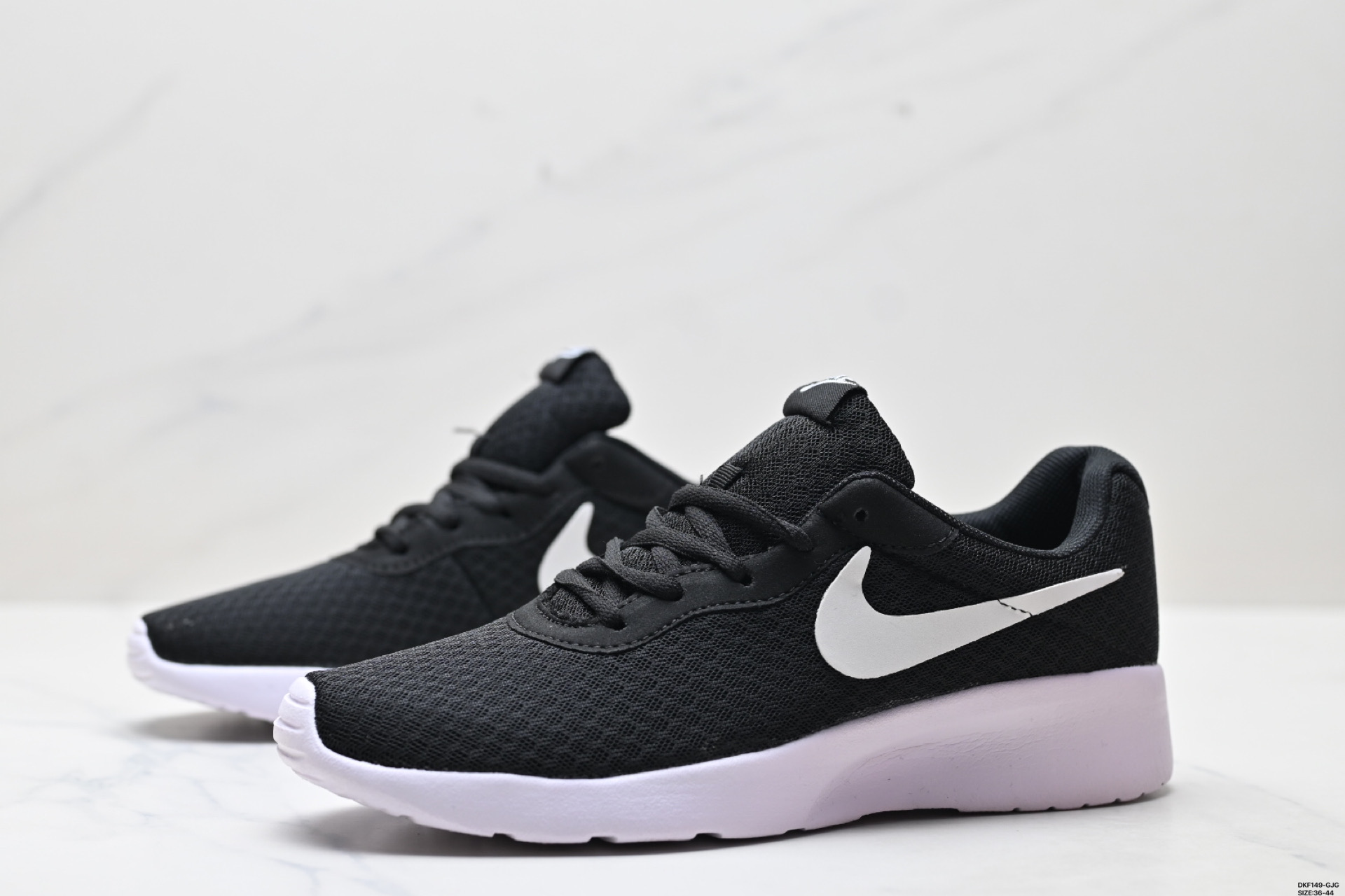 Nike Tanjun: Comodidad, Estilo y Rendimiento en Cada Paso (812654-011) 5 i1750004138383 7810 0 3
