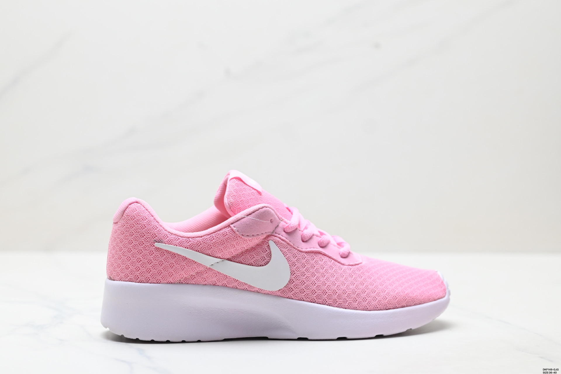 Nike Tanjun: Comodidad, Ligereza y Estilo Urbano en Cada Paso 11 i1750004187738 215 0 0
