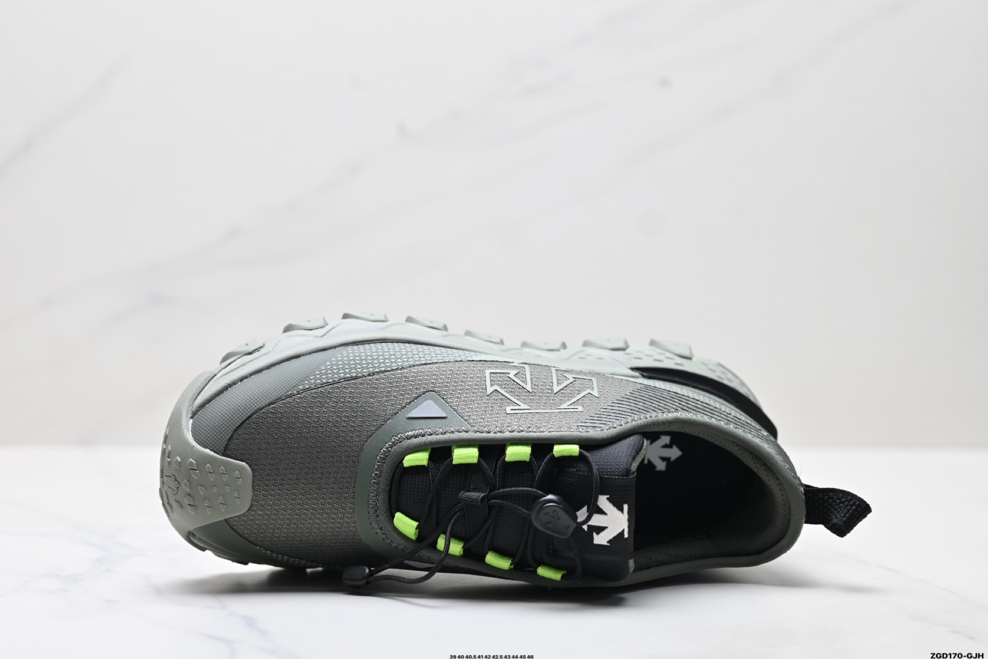 迪桑特DESCENTE SKI STYLE系列 SNOW RIDE 潮流运动 防滑耐磨低帮 登山鞋 D5131SSN51