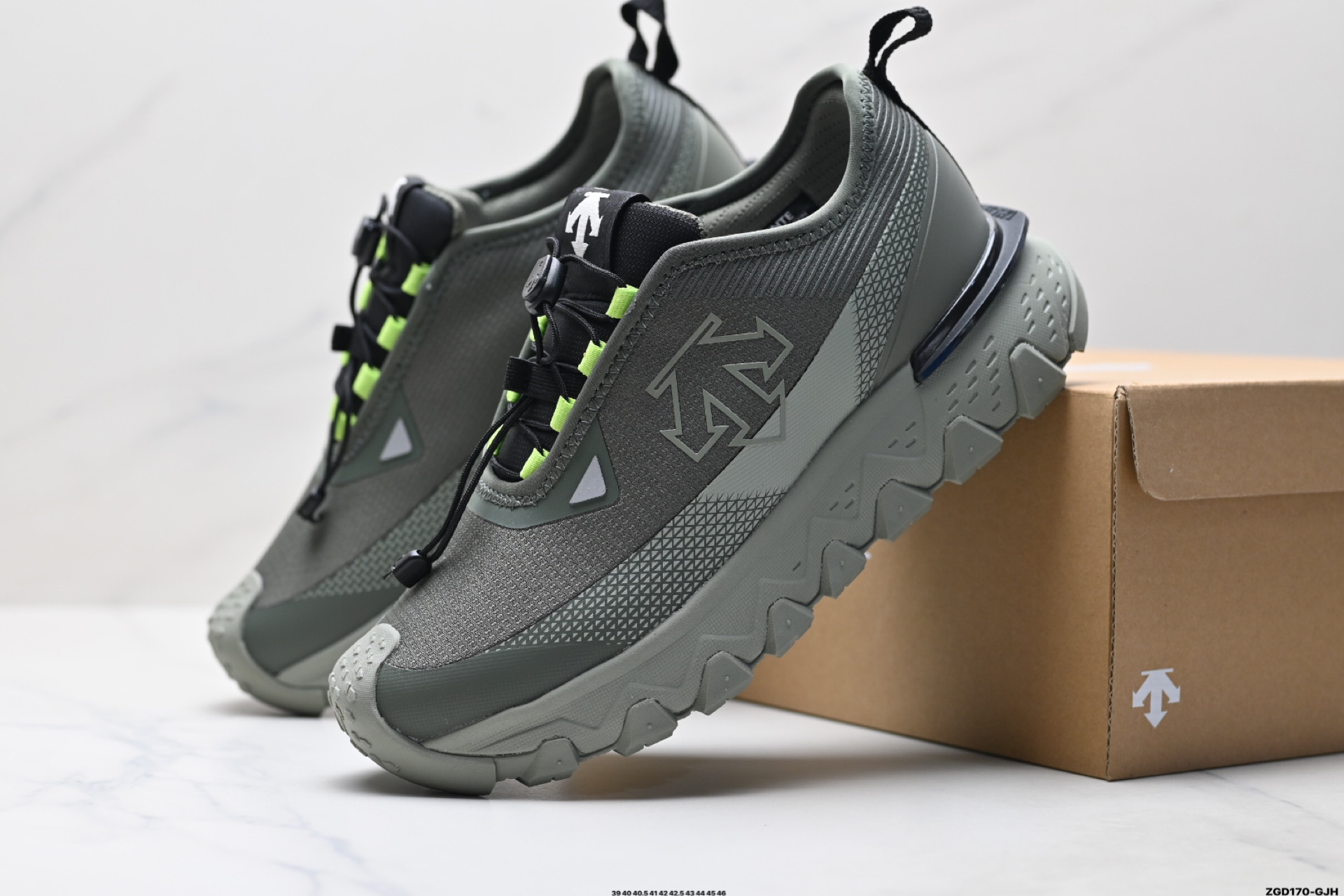 迪桑特DESCENTE SKI STYLE系列 SNOW RIDE 潮流运动 防滑耐磨低帮 登山鞋 D5131SSN51