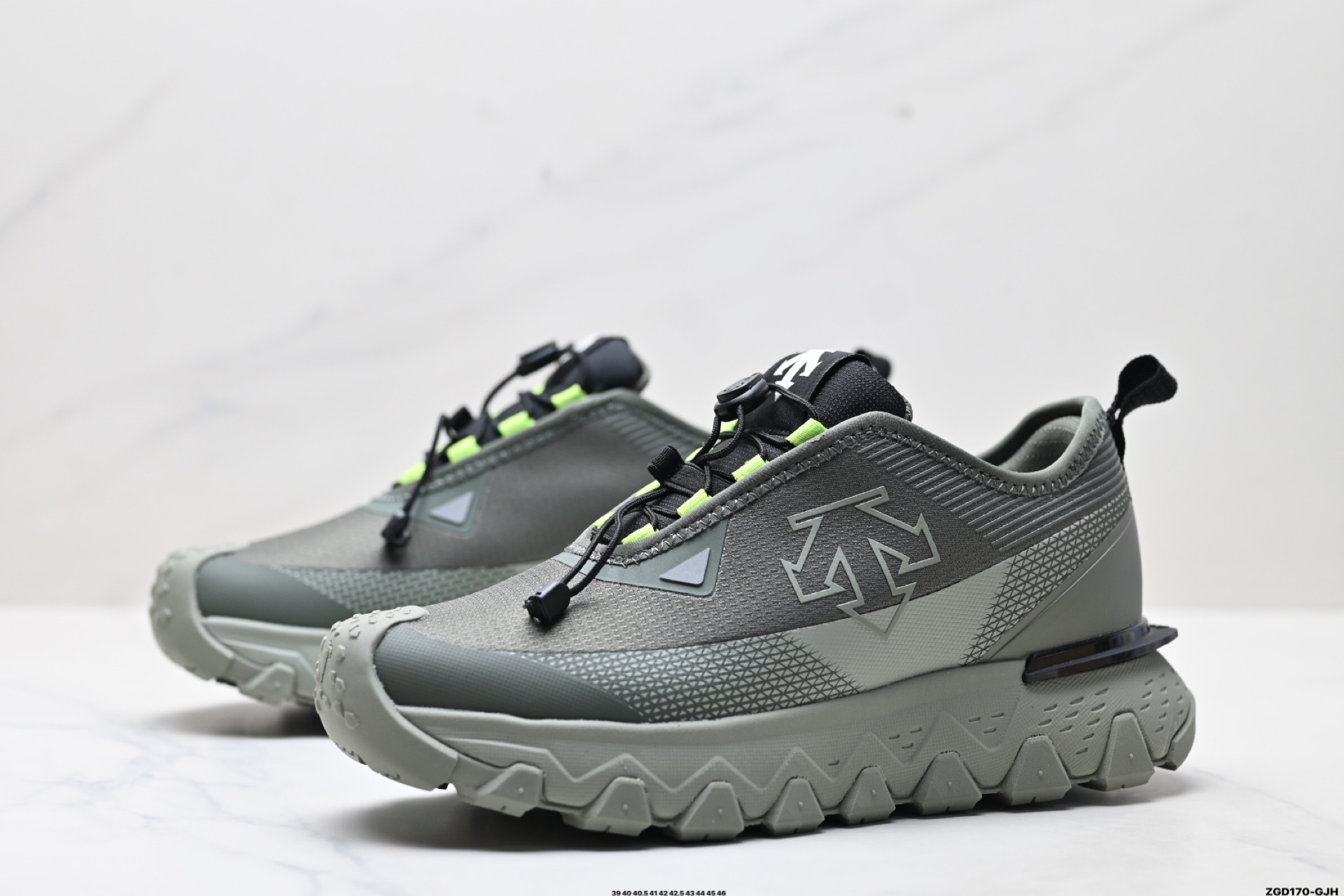 迪桑特DESCENTE SKI STYLE系列 SNOW RIDE 潮流运动 防滑耐磨低帮 登山鞋 D5131SSN51