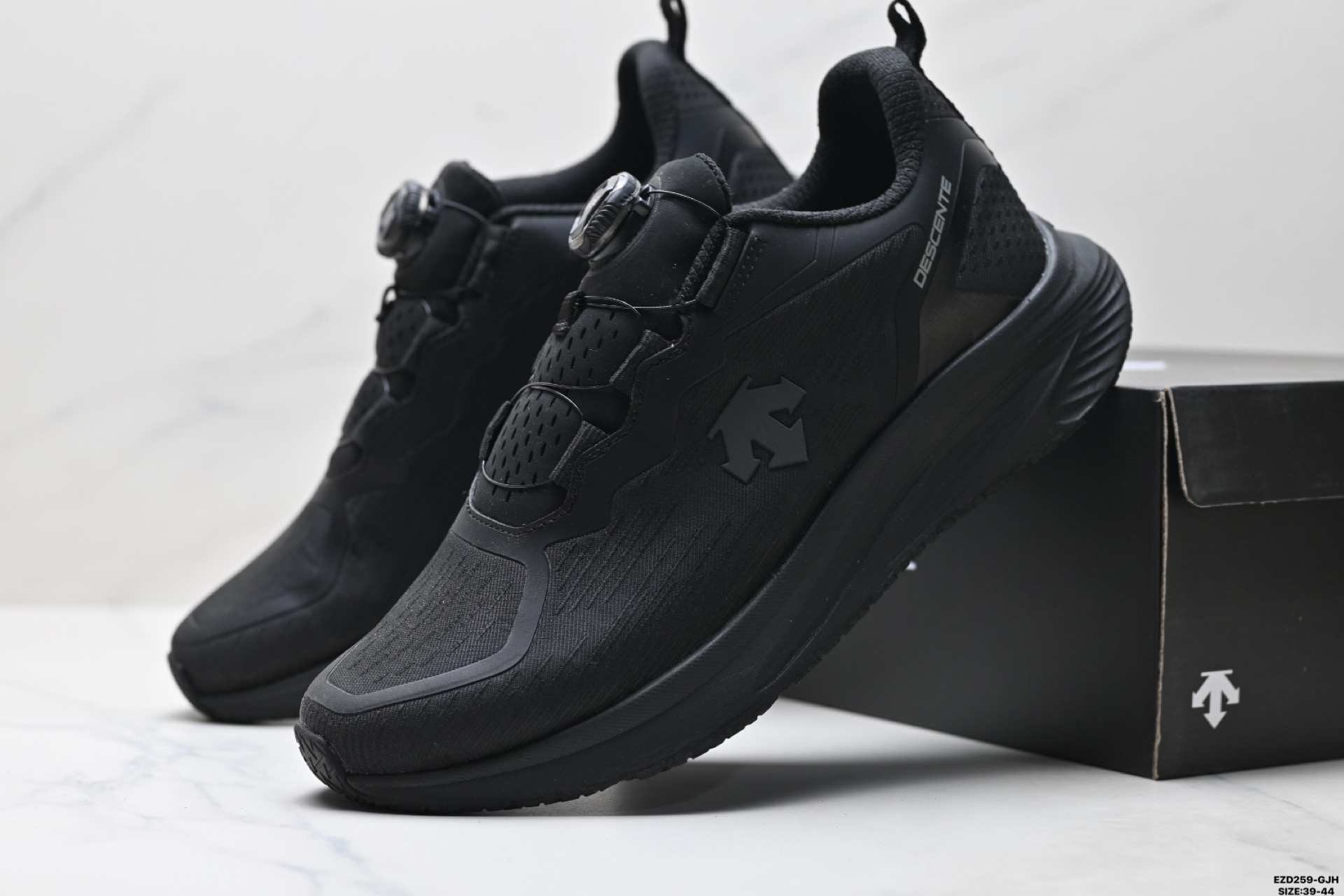 纯原迪桑特DESCENTE LEVITATE III 透气运动跑步鞋 D2331RRN31