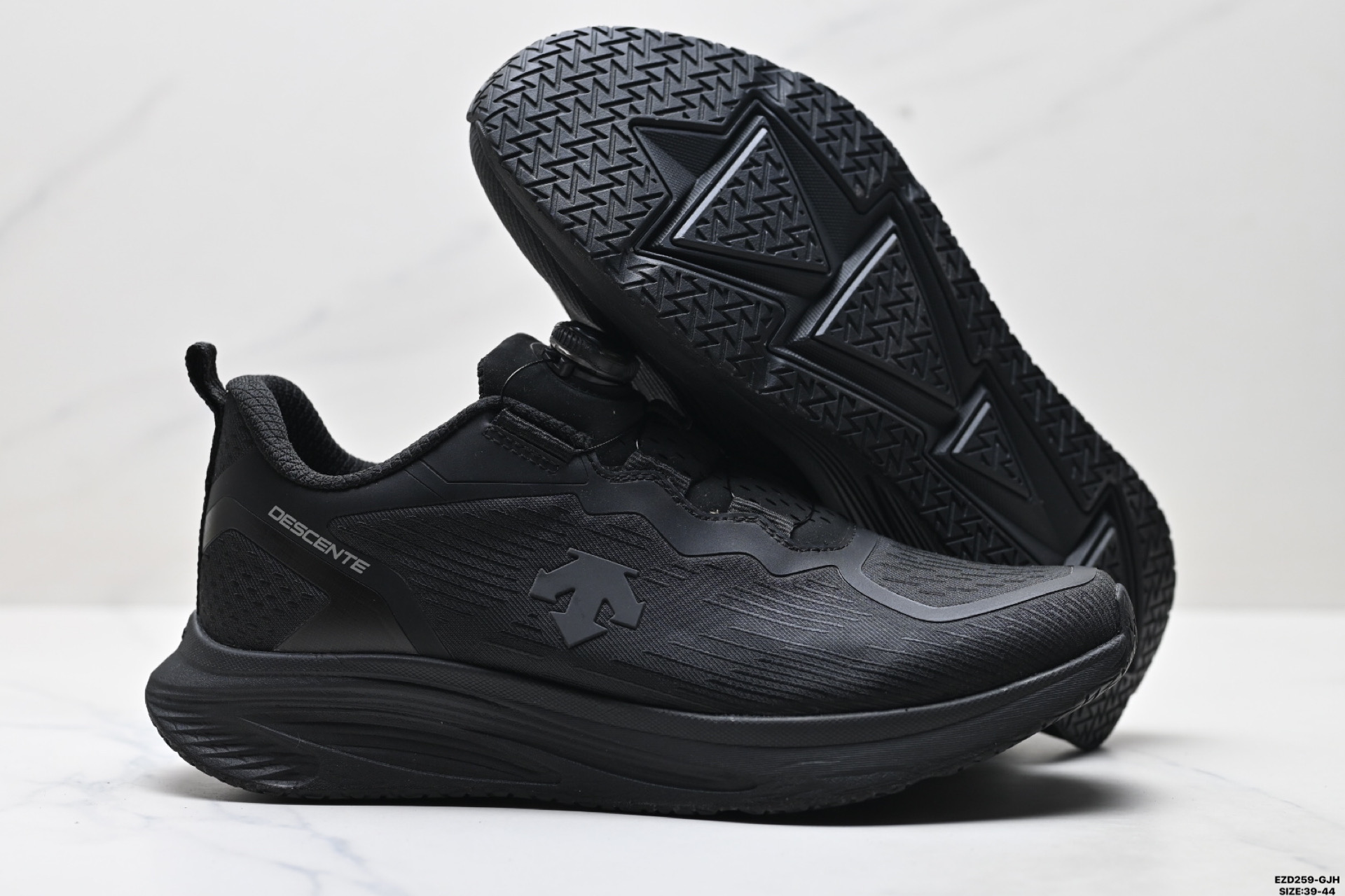 纯原迪桑特DESCENTE LEVITATE III 透气运动跑步鞋 D2331RRN31