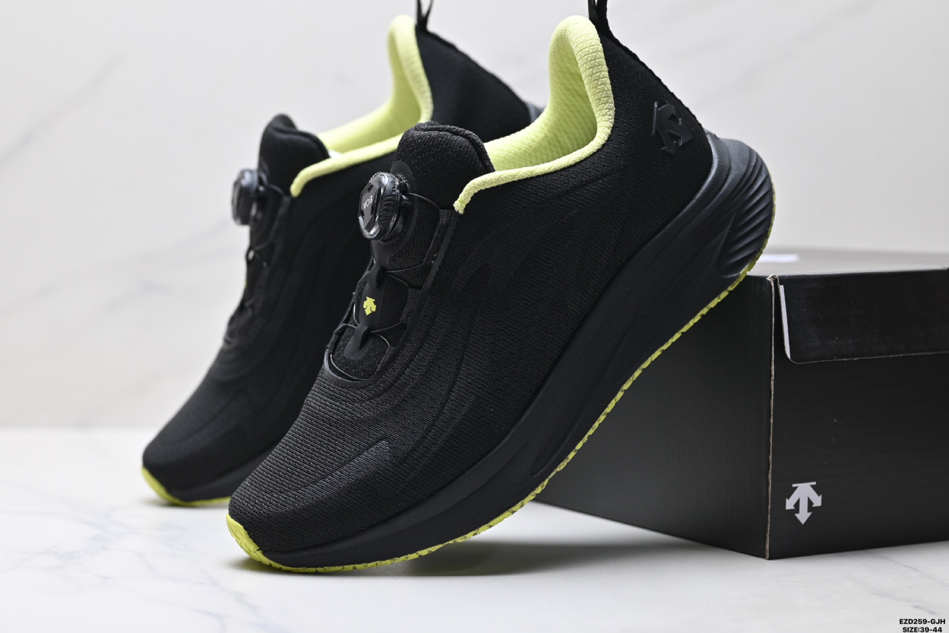 纯原迪桑特DESCENTE LEVITATE III 透气运动跑步鞋 D2331RRN31