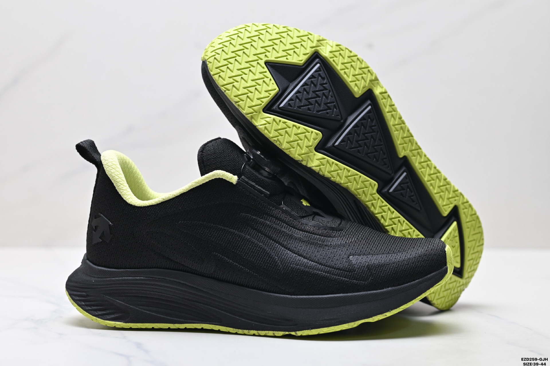 纯原迪桑特DESCENTE LEVITATE III 透气运动跑步鞋 D2331RRN31