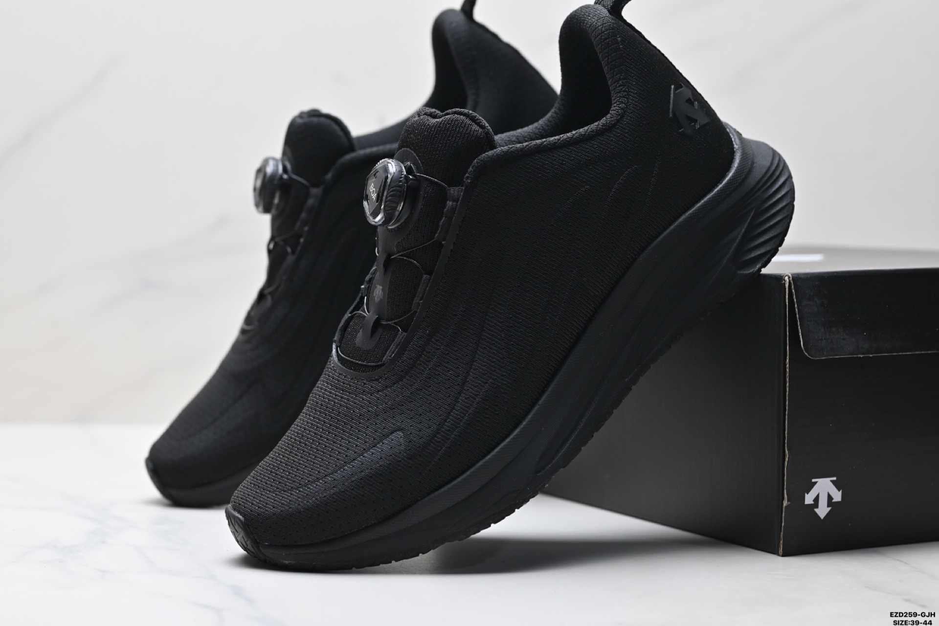 纯原迪桑特DESCENTE Enerzite系列 耐磨防滑减震透气 低帮跑步鞋 D3331RRN3B