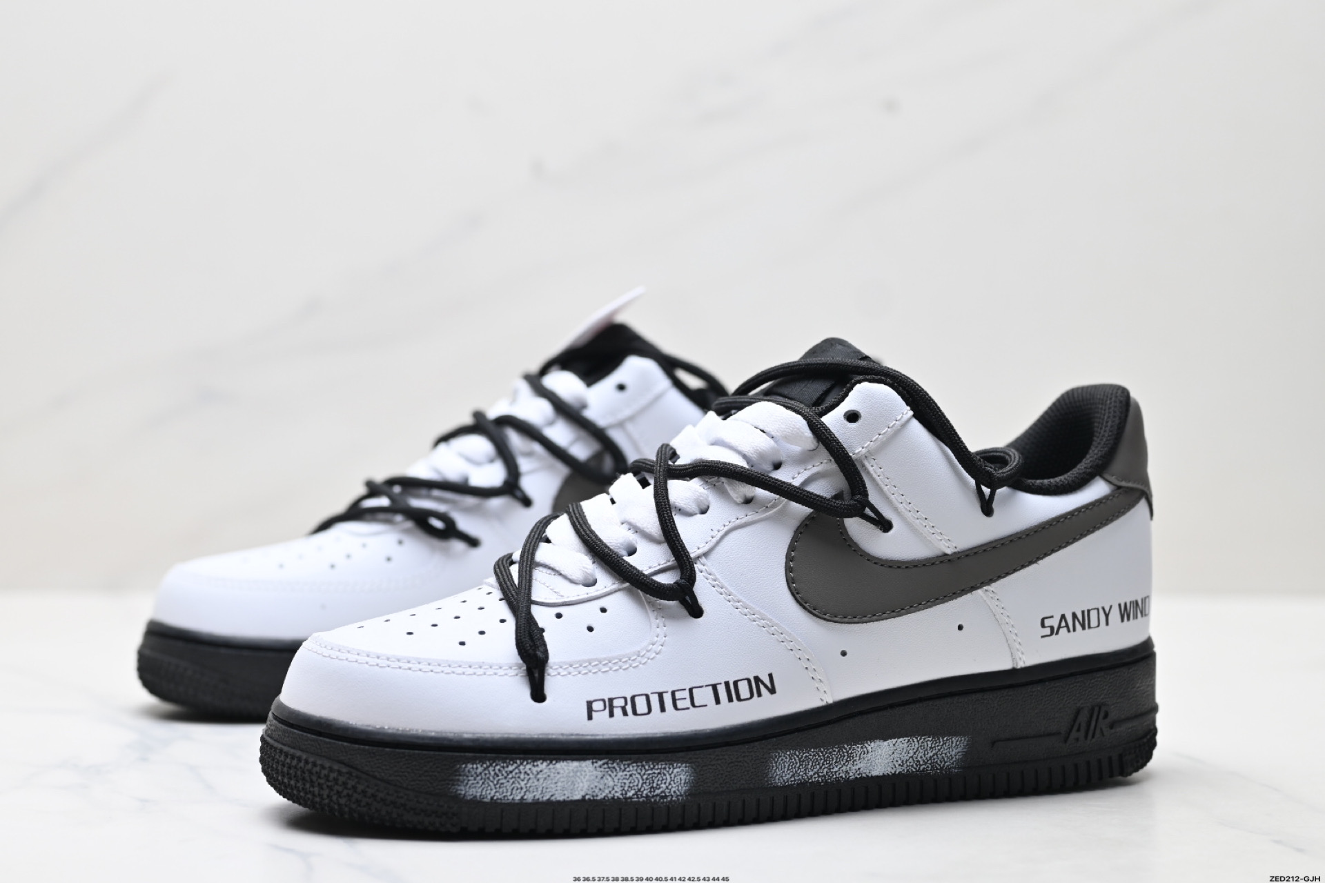 NIKE AIR FORCE 1‘07 ZH0316-086