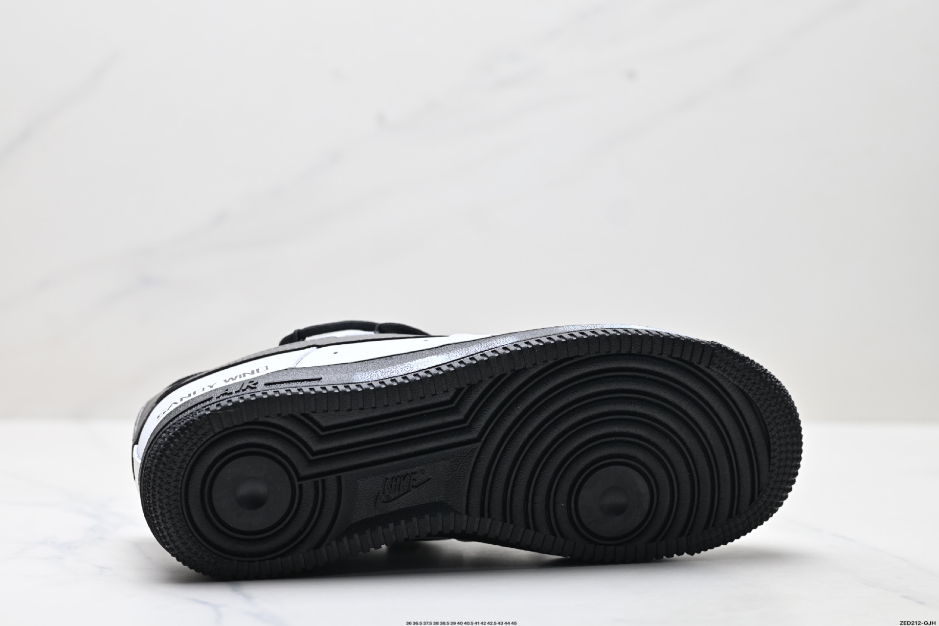 NIKE AIR FORCE 1‘07 ZH0316-086