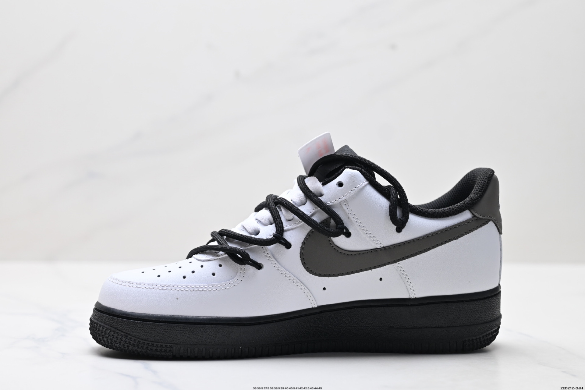 NIKE AIR FORCE 1‘07 ZH0316-086