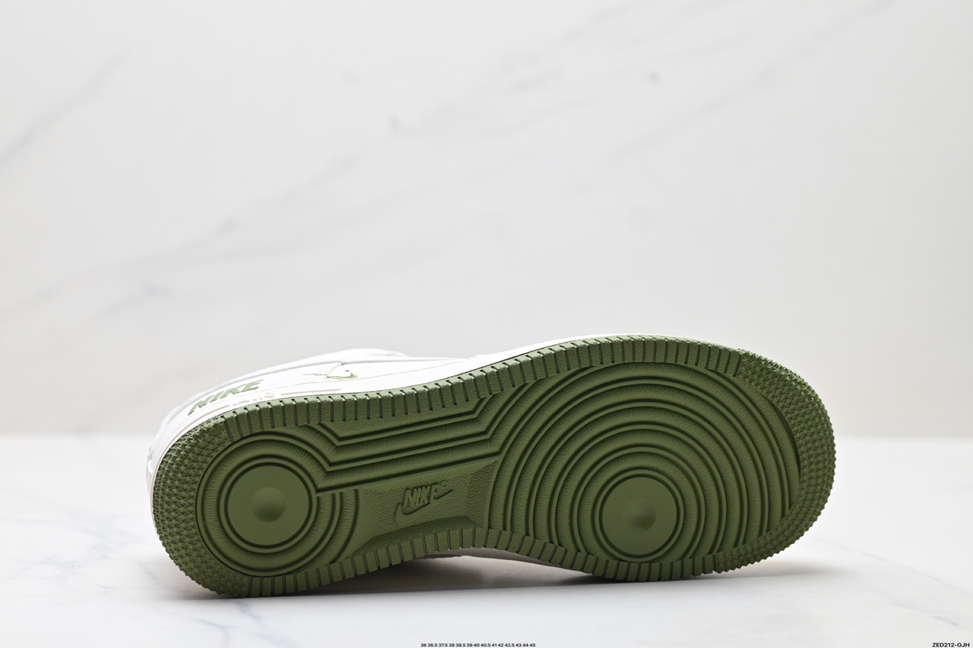 NIKE AIR FORCE 1‘07 LV8 XX3168-182