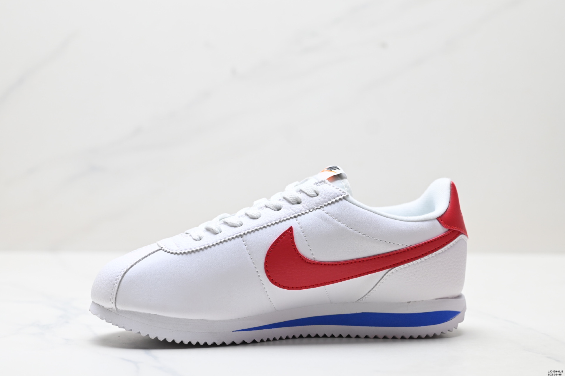Nike Classic Cortez Basic SL: Comodidad y Estilo Retro para Hombre 4 i1750177504954 697 0 2