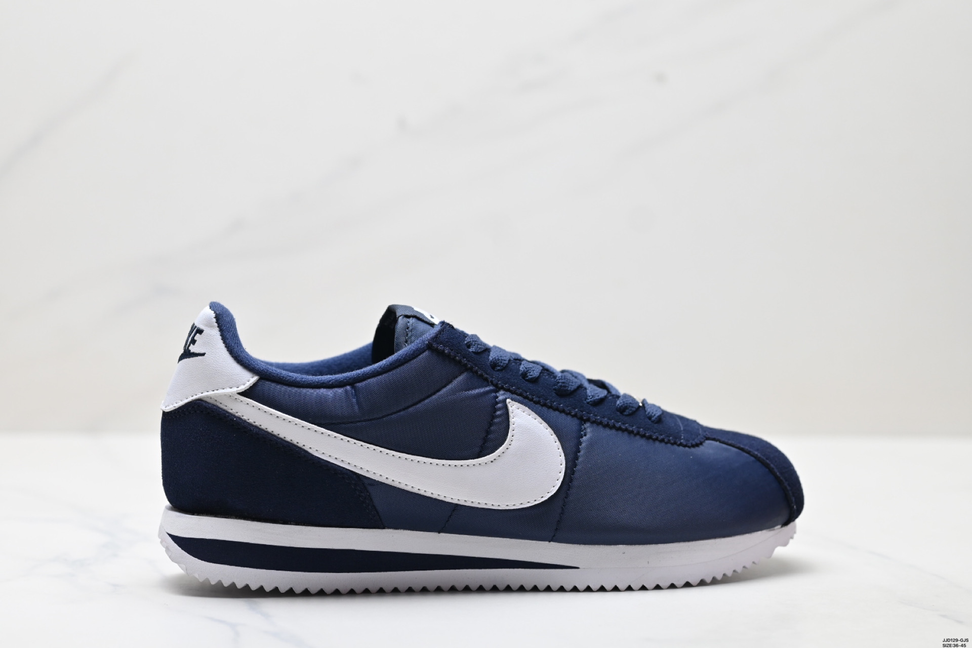 Nike Classic Cortez Basic SL: Comodidad y Estilo Retro para Hombre 3 i1750177561796 4340 0 0