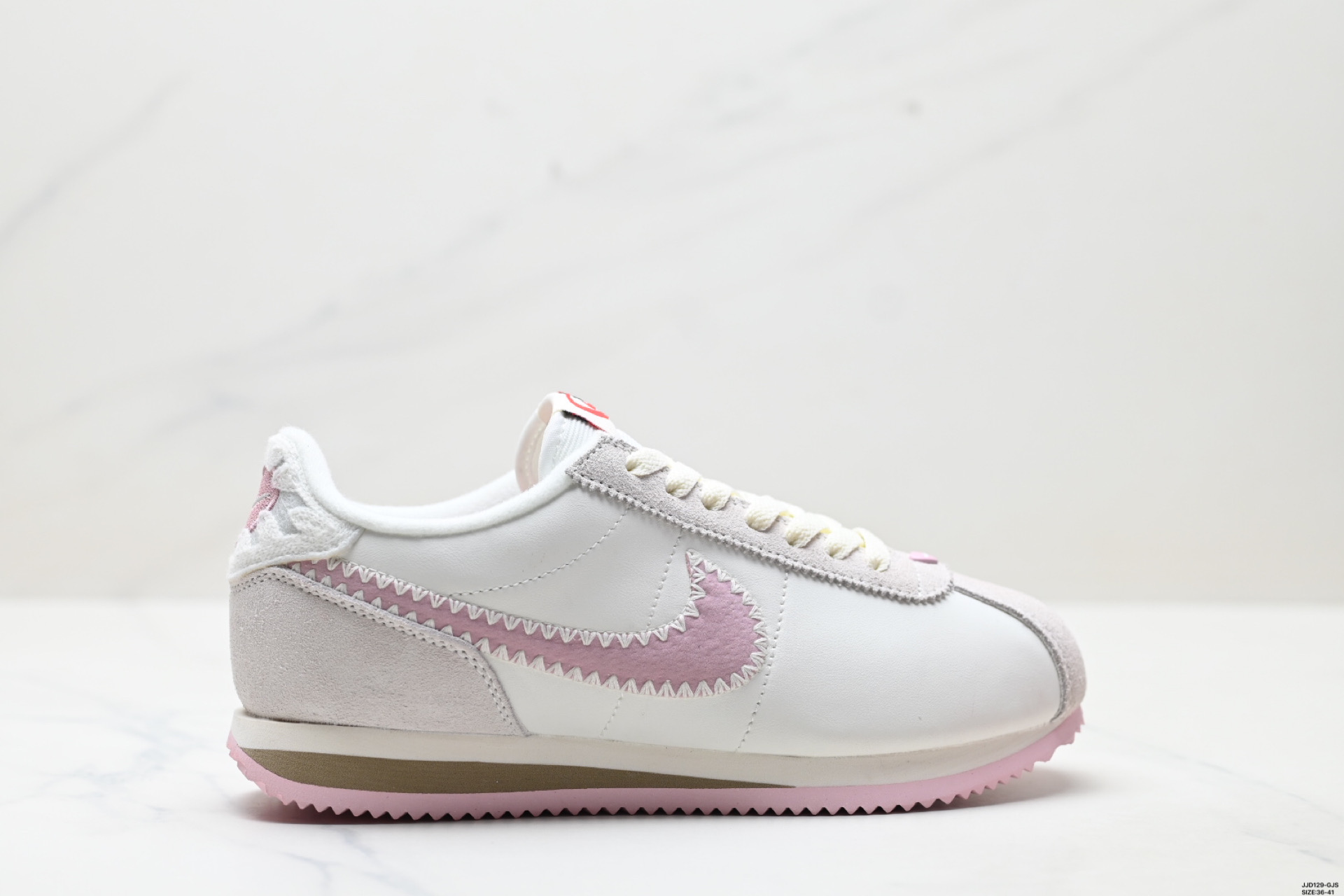 Nike Classic Cortez Basic SL: Comodidad y Estilo Retro para Hombre 5 i1750177623290 935 0 0