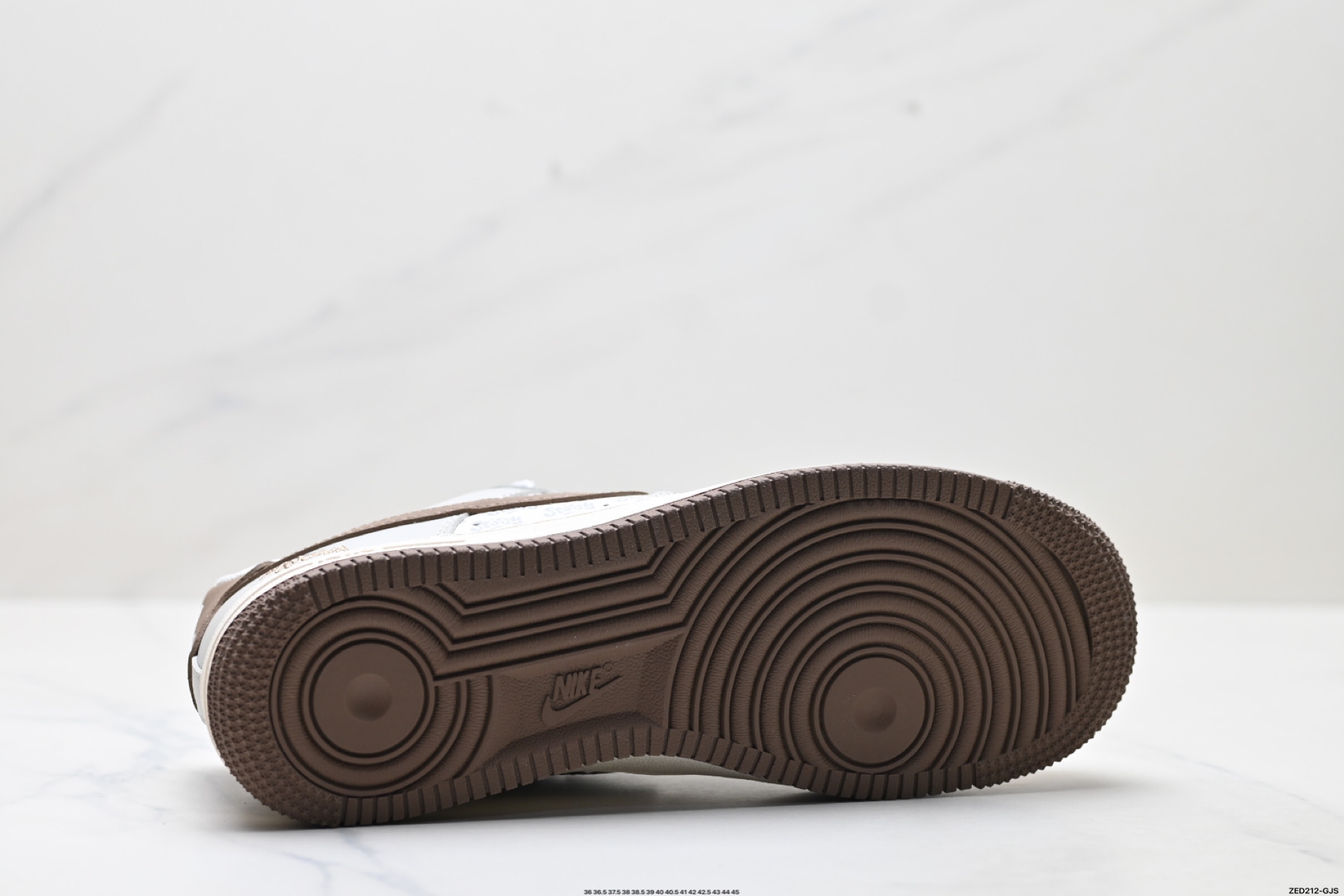 NIKE AIR FORCE 1‘07 LV8 ZH2598-320