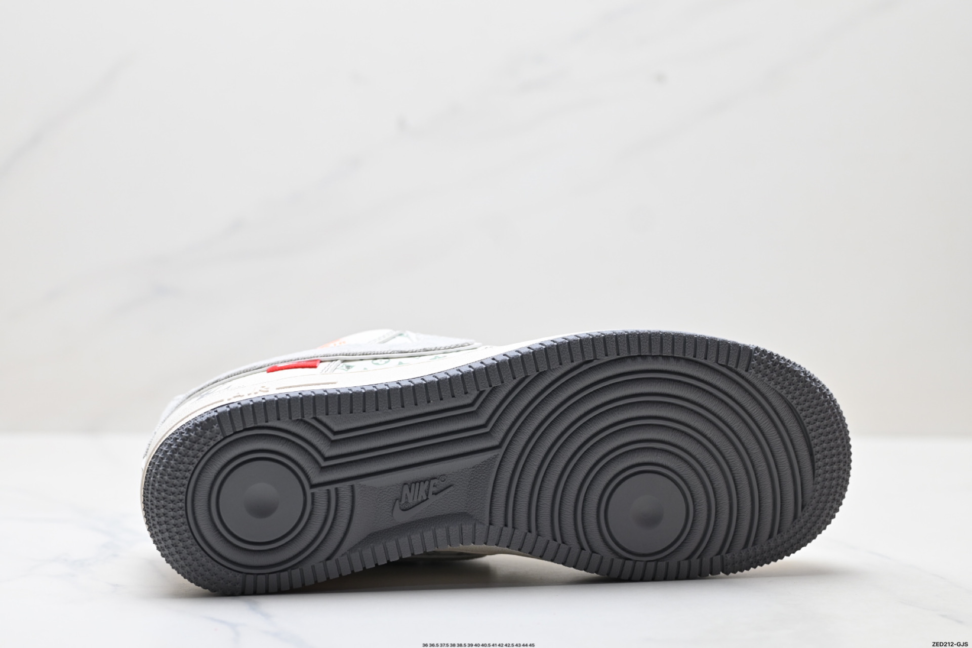 NIKE AIR FORCE 1‘07 LV8 YX5066-346