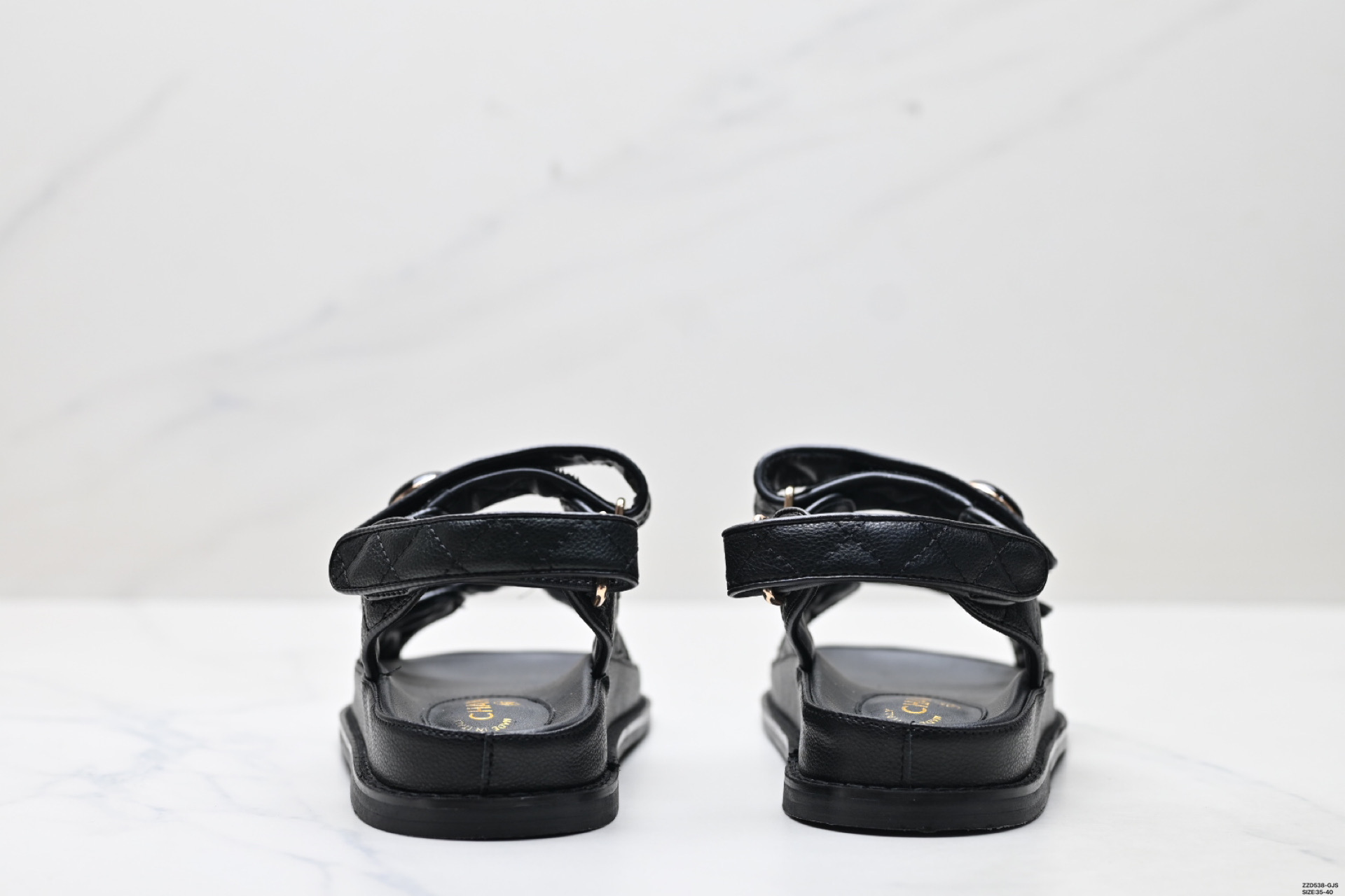 Chanel Sandalias de Cuero con Logotipo, Elegancia y Confort a Cada Paso 7 i1750179307513 9966 0 5