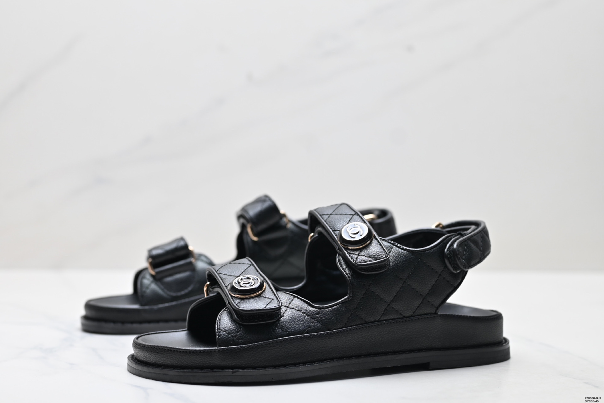 Chanel Sandalias de Cuero con Logotipo, Elegancia y Confort a Cada Paso 5 i1750179308293 7008 0 3