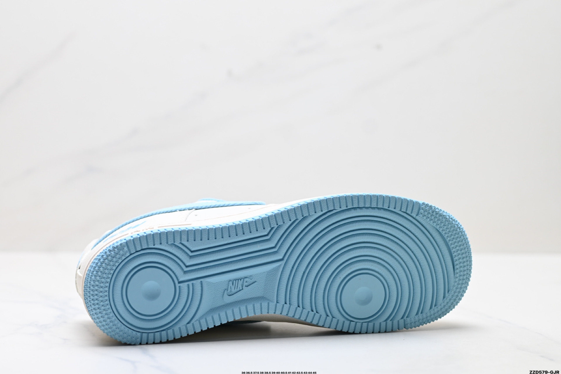 NIKE AIR FORCE 1‘07 LV8 HS8068-013