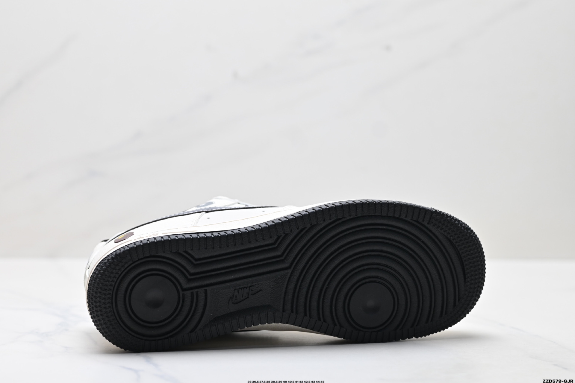 NIKE AIR FORCE 1‘07 LV8 HS8068-009