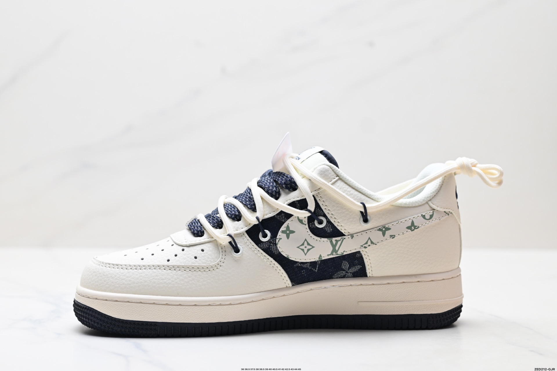 NIKE AIR FORCE 1‘07 LV8 DM6868-098