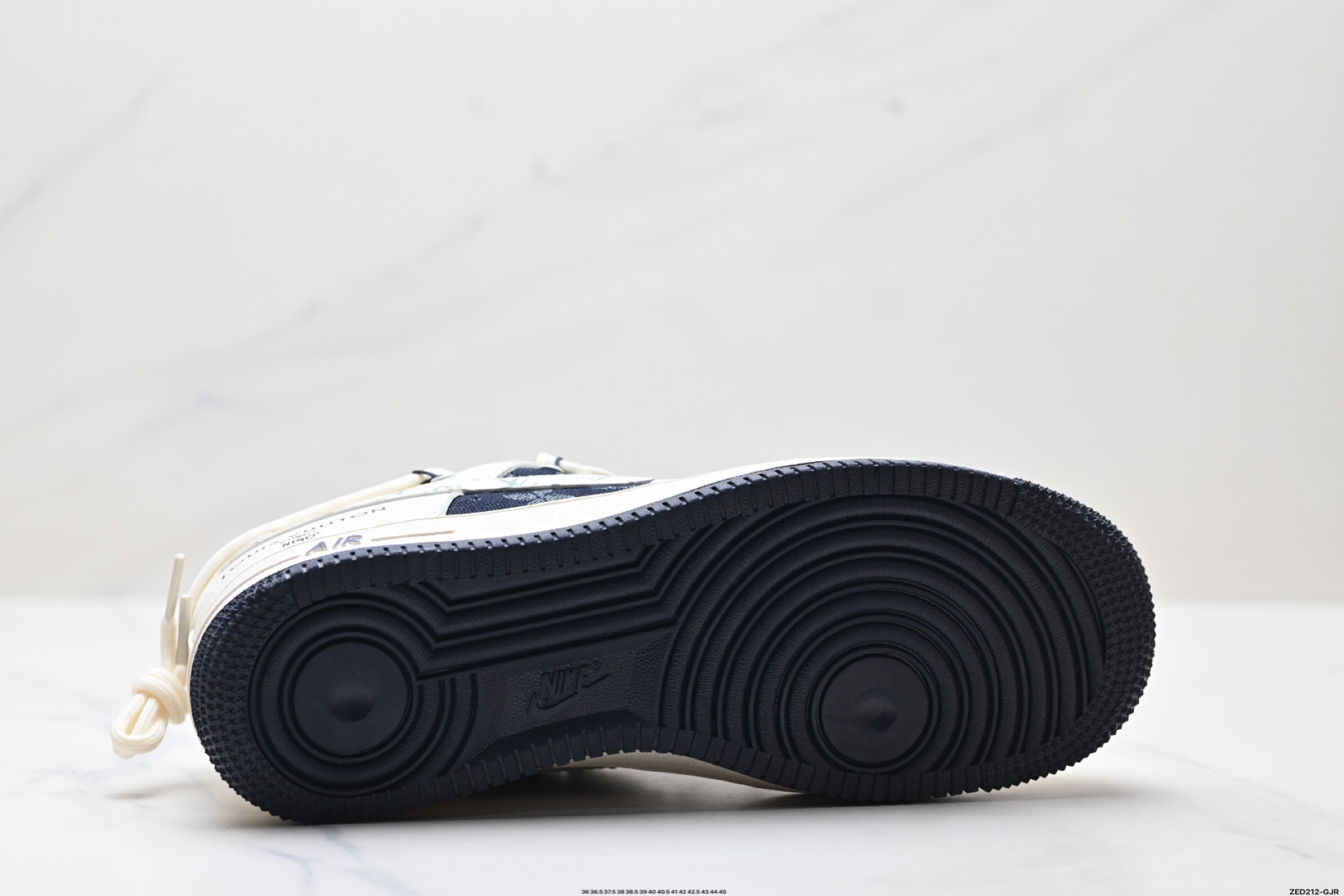 NIKE AIR FORCE 1‘07 LV8 DM6868-098