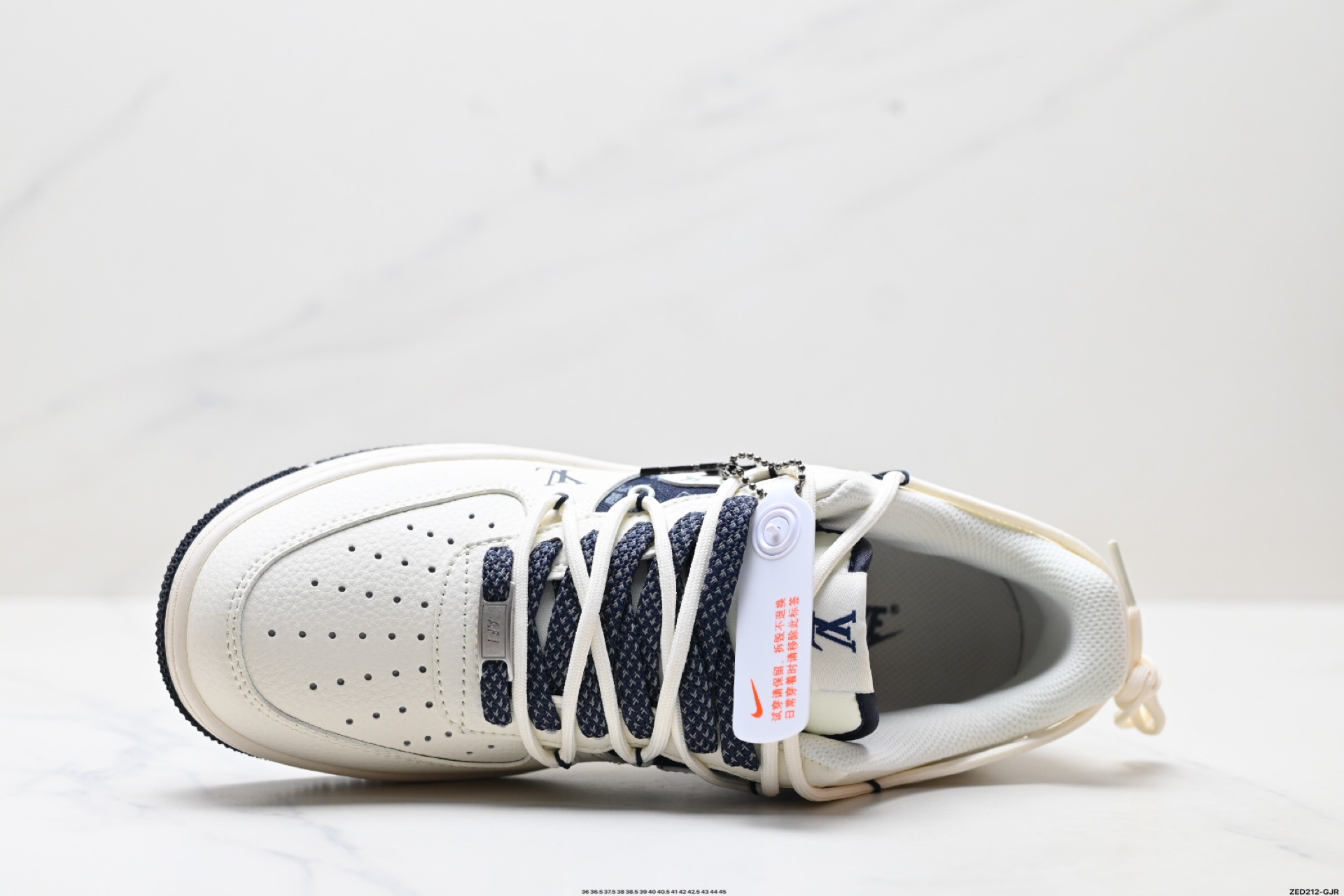 NIKE AIR FORCE 1‘07 LV8 DM6868-098