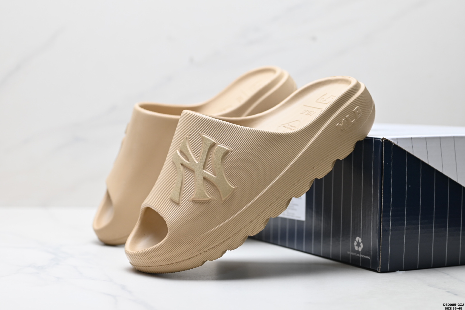 MLB 纽约洋基队 Skipper Slide 百搭舒适 防滑防磨一字拖鞋 3ALPS0153