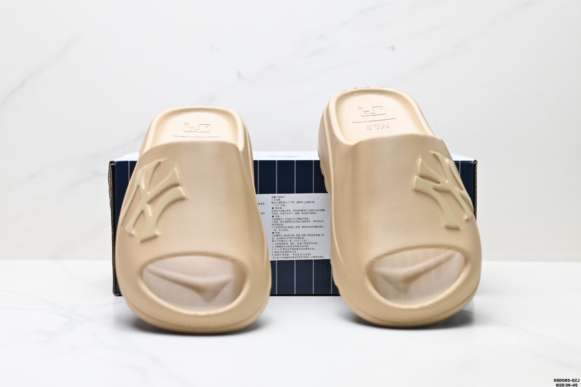 MLB 纽约洋基队 Skipper Slide 百搭舒适 防滑防磨一字拖鞋 3ALPS0153