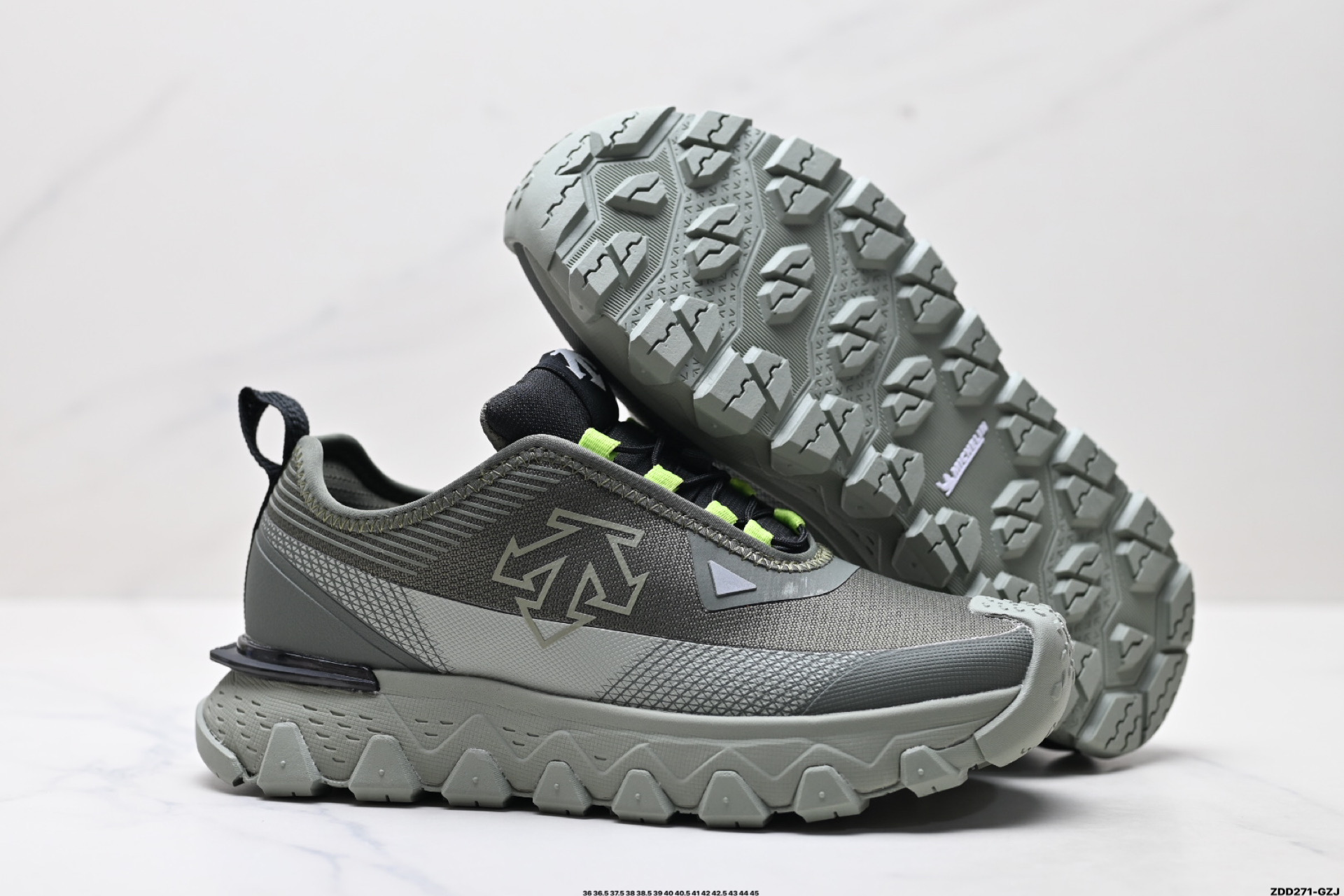 迪桑特DESCENTE SKI STYLE SNOW RISE 舒适柔软 防滑耐磨低帮 登山鞋 D5131SSN51