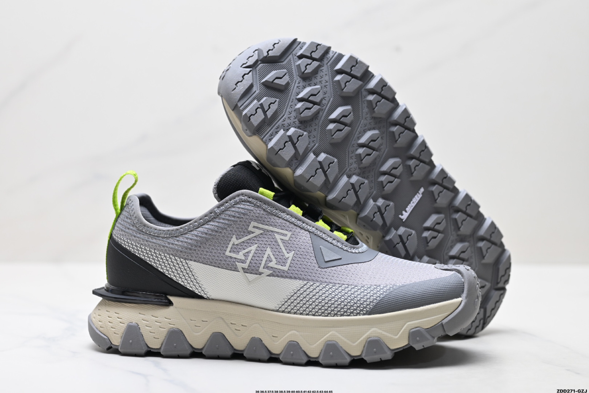 迪桑特DESCENTE SKI STYLE SNOW RISE 舒适柔软 防滑耐磨低帮 登山鞋 D5131SSN51