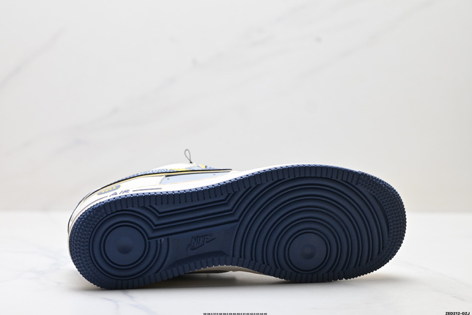 NIKE AIR FORCE 1‘07 LV8 XX3168-213