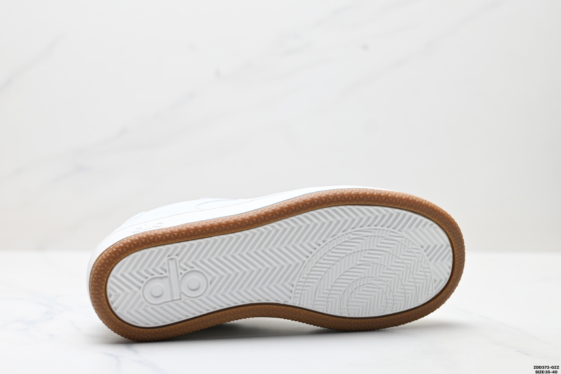 Alo Yoga Recovery Mode 百搭轻便 防滑减震低帮板鞋