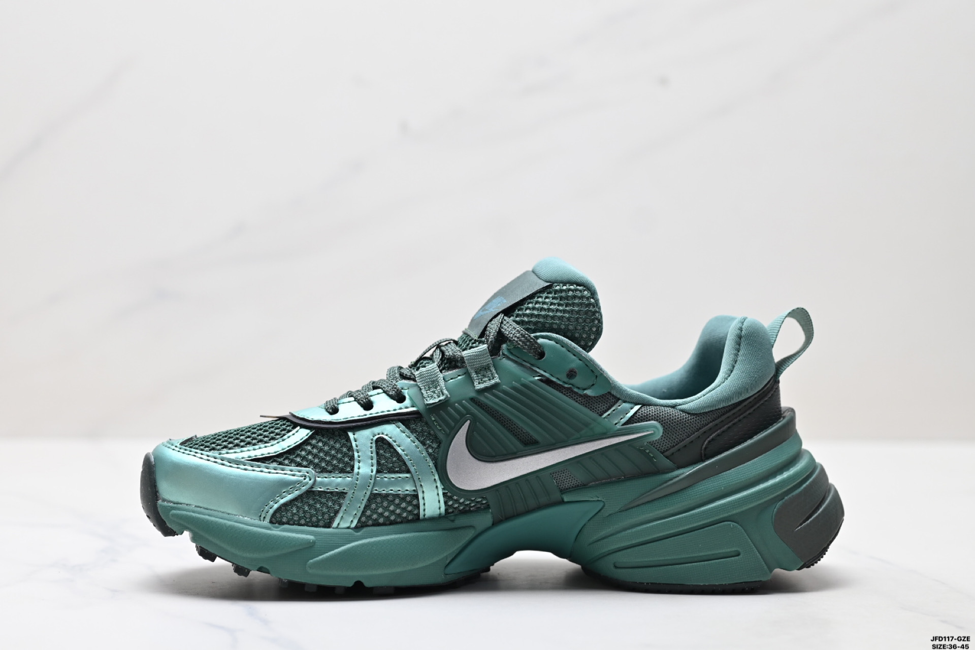 耐克NIKE V2K RUN跑步鞋复古风潮 网面透气运动鞋 灰银 HF5050-361