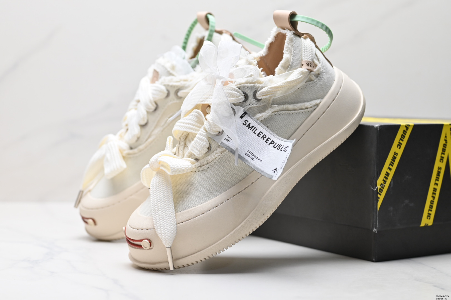 240 SMILEREPUBLIC 可替换开口笑厚底 潮流时尚运动 防滑耐磨 低帮 帆布鞋