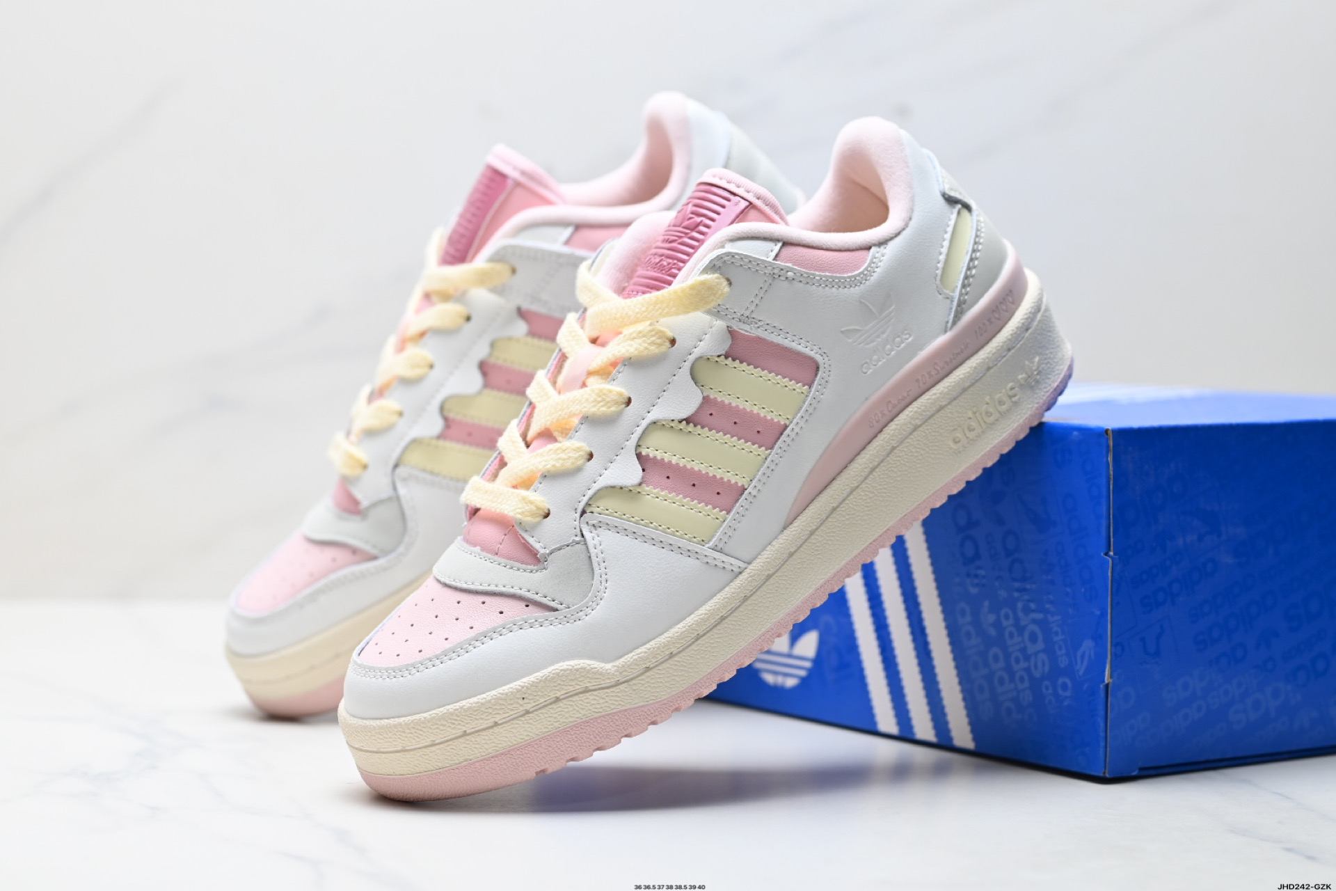 200 Adidas Forum LOW CL三叶草低邦 经典魔术贴复古板鞋 男女潮流头层皮休闲鞋 JR8032-Chinese UA Cheap High Quatity Brand Clothes Bags handbags Sneakers wholesale wholesaler seller from China Factory suppliers Fashion Clothing Shoes best Quality Beautiful Price 200 Adidas Forum LOW CL三叶草低邦 经典魔术贴复古板鞋 男女潮流头层皮休闲鞋 JR8032