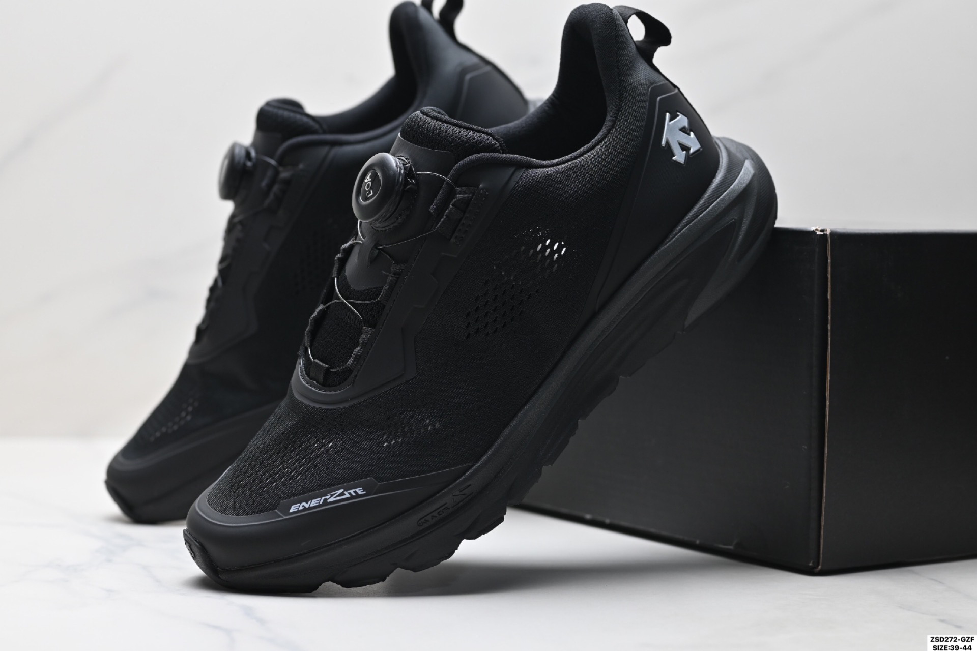 320 纯原迪桑特 DESCENTE EASE AIR WIREBOA 简约舒适减震回弹 D5231RRN22-BK