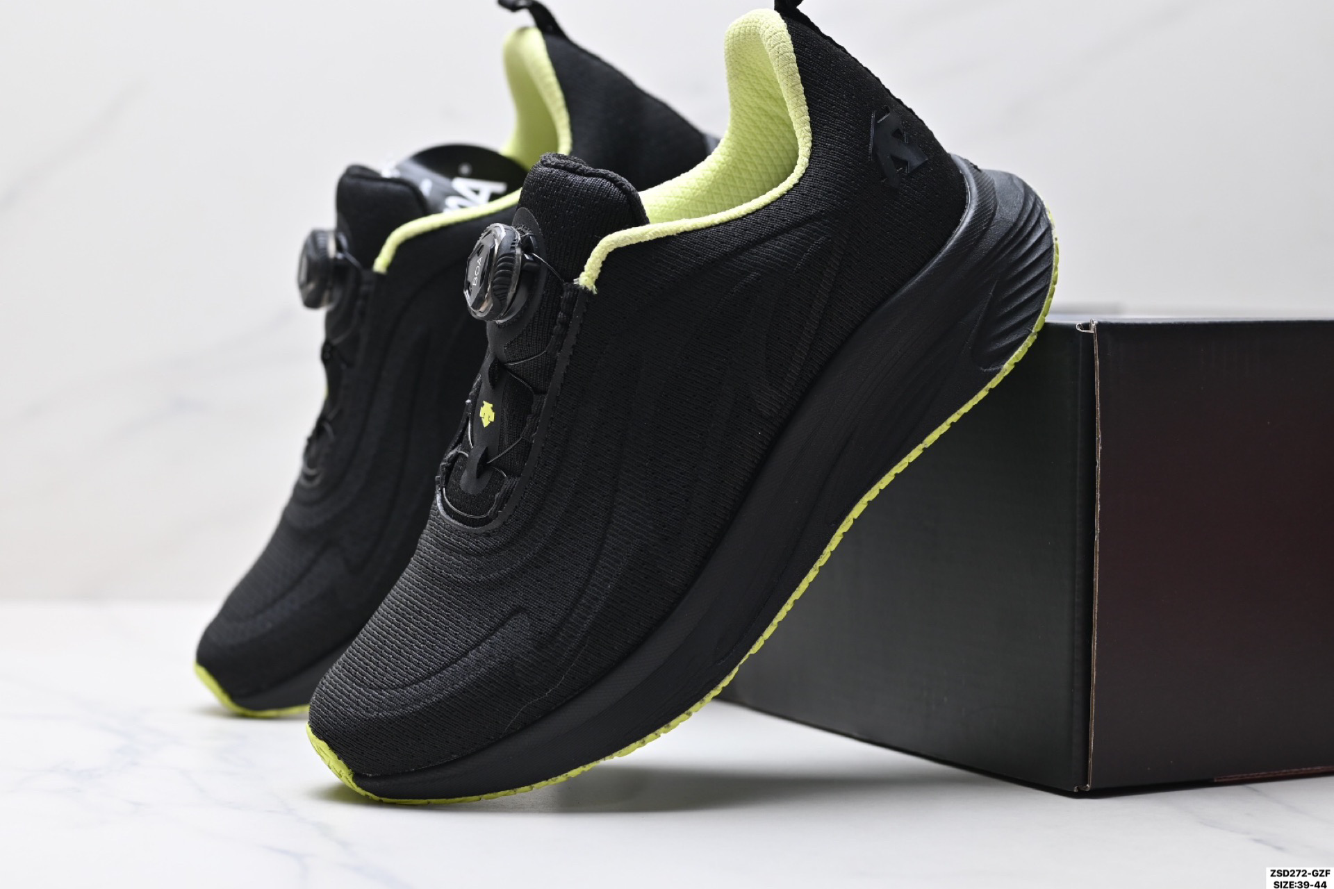 320 纯原迪桑特 DESCENTE EASE AIR WIREBOA 简约舒适减震回弹 D5231RRN22-BK