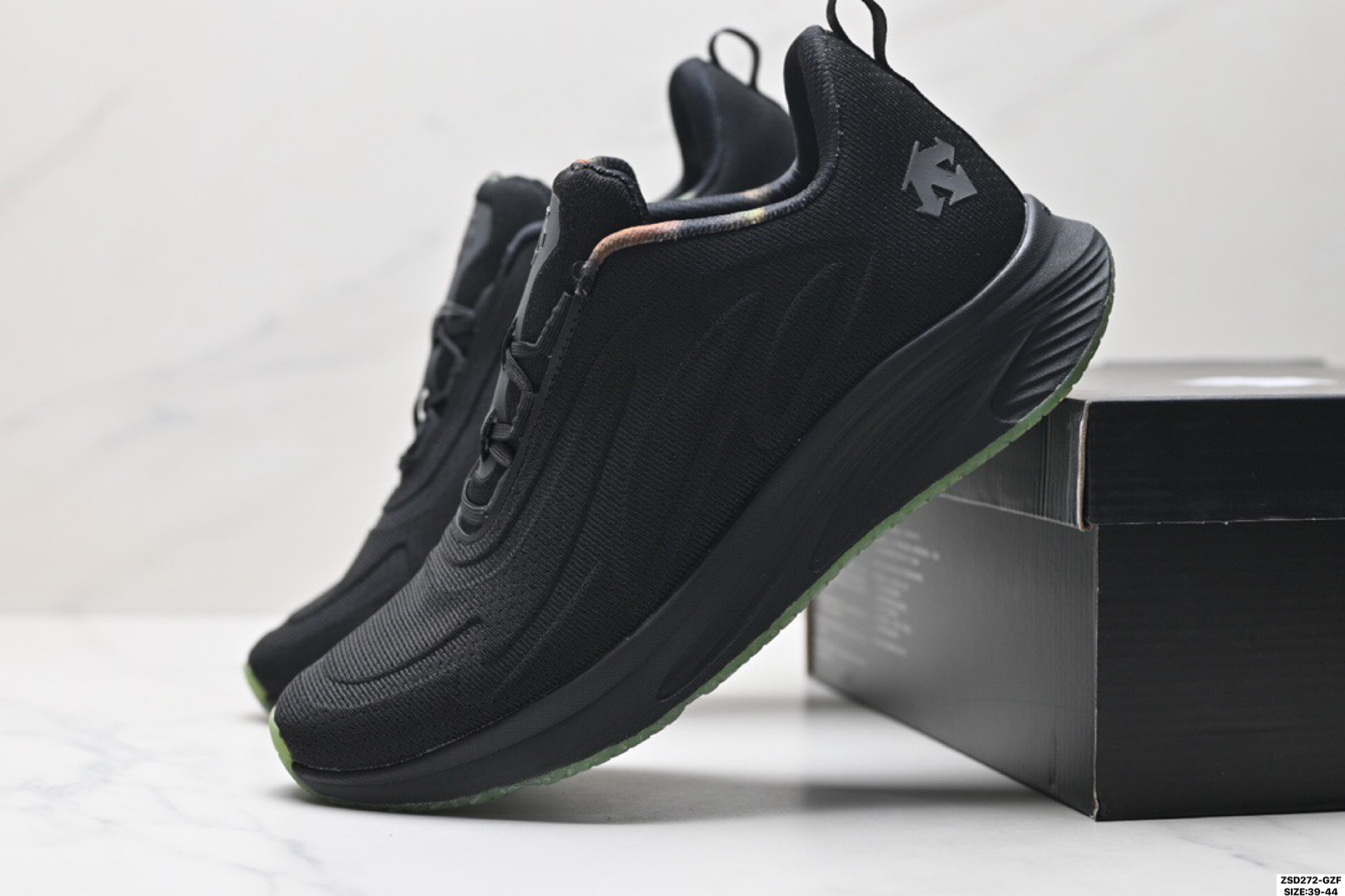 320 纯原迪桑特 DESCENTE EASE AIR WIREBOA 简约舒适减震回弹 D5231RRN22-BK