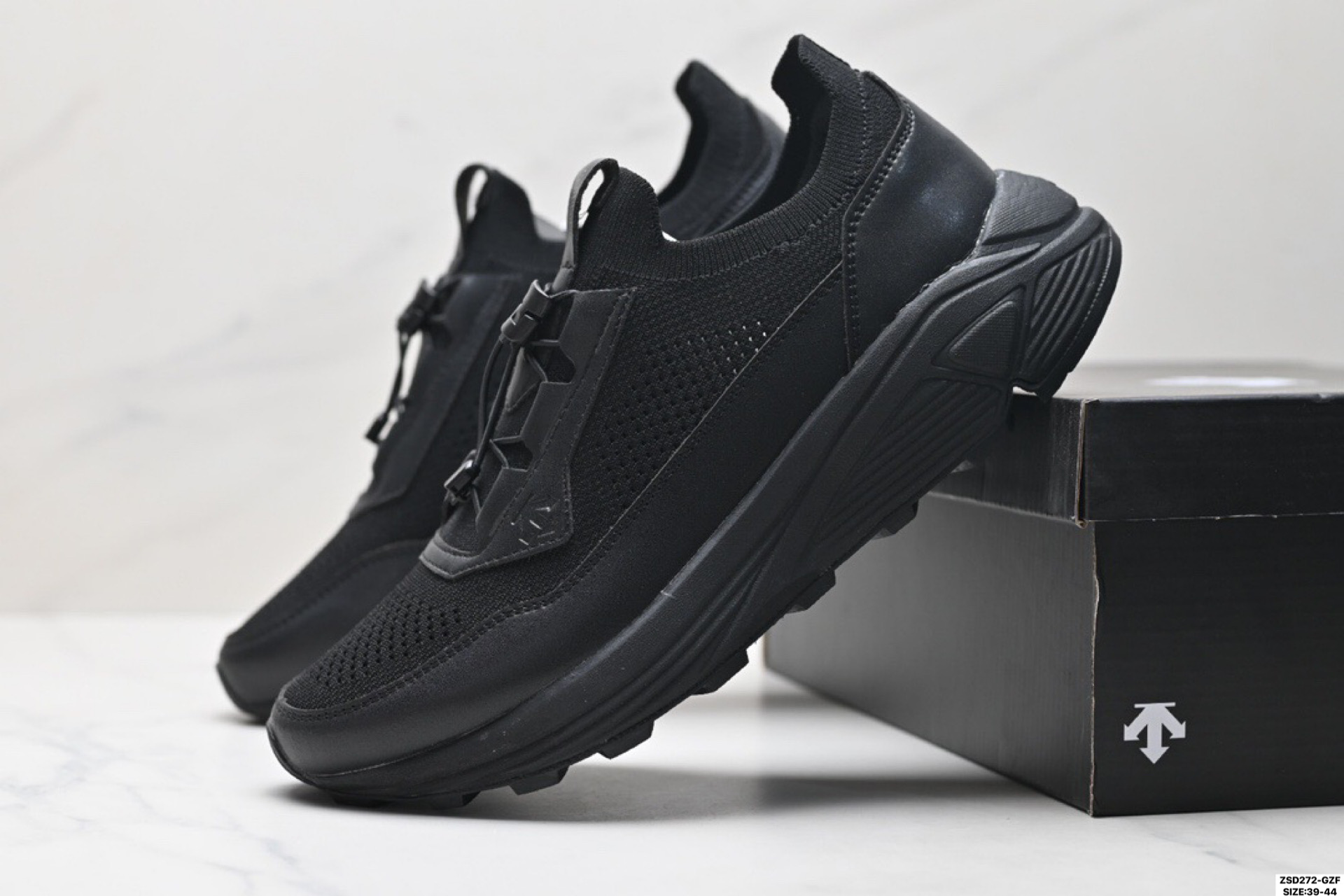 💰320
纯原✅迪桑特 DESCENTE EASE AIR WIREBOA 简约舒适减震回弹 低帮网面透气鞋 
DST佛山大厂出品 99%还原度
独立私模开发 只为真正还原Zp
私人定制原版鞋面 舒适透气更好定型
城市通勤/运动健身/轻户外徒步
黑色系潮鞋还有机能风的设计感
原版开发大底 脚感特别轻盈
Boa旋钮式鞋带 穿脱都很方便
官方货号:D5231RRN22-BK
size:39-44
ID:ZSD272-GZF
